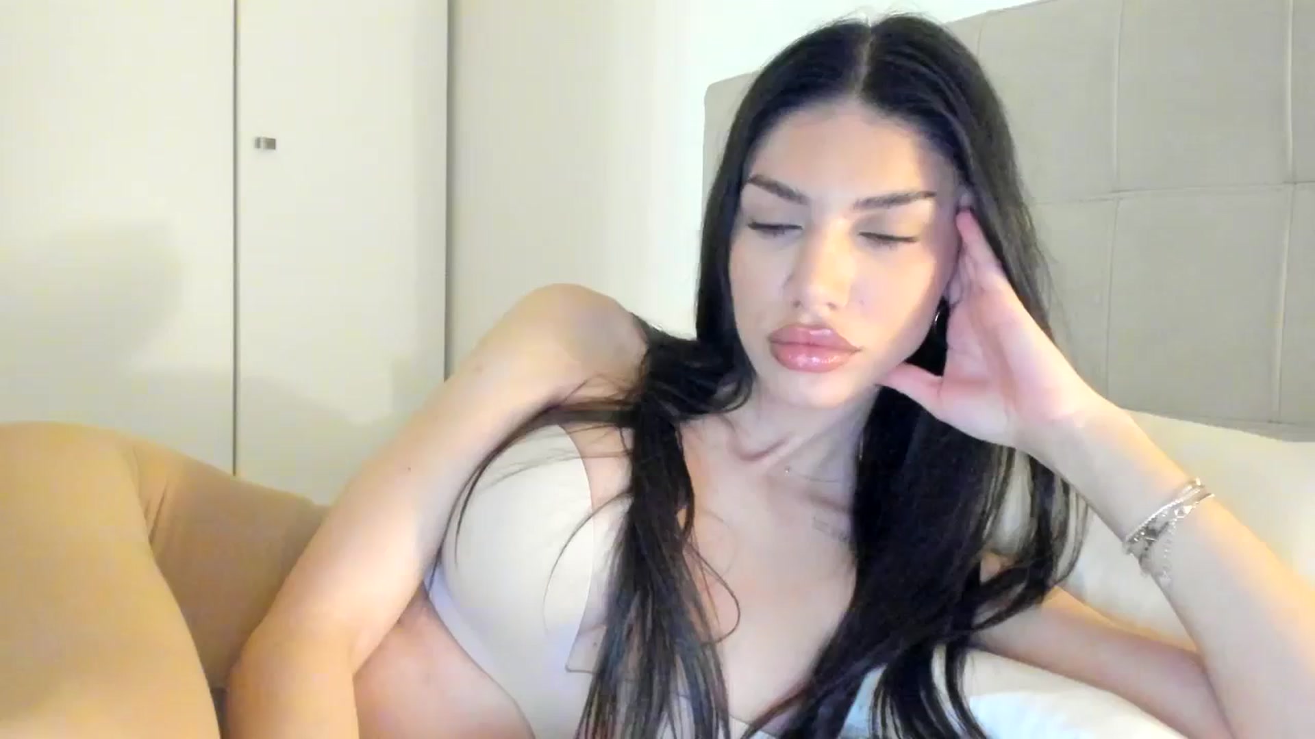 Gallery image thumbnail from SashaLopez's myfreecams stream on, 01/28/2024, 22:14 image 1 of 20