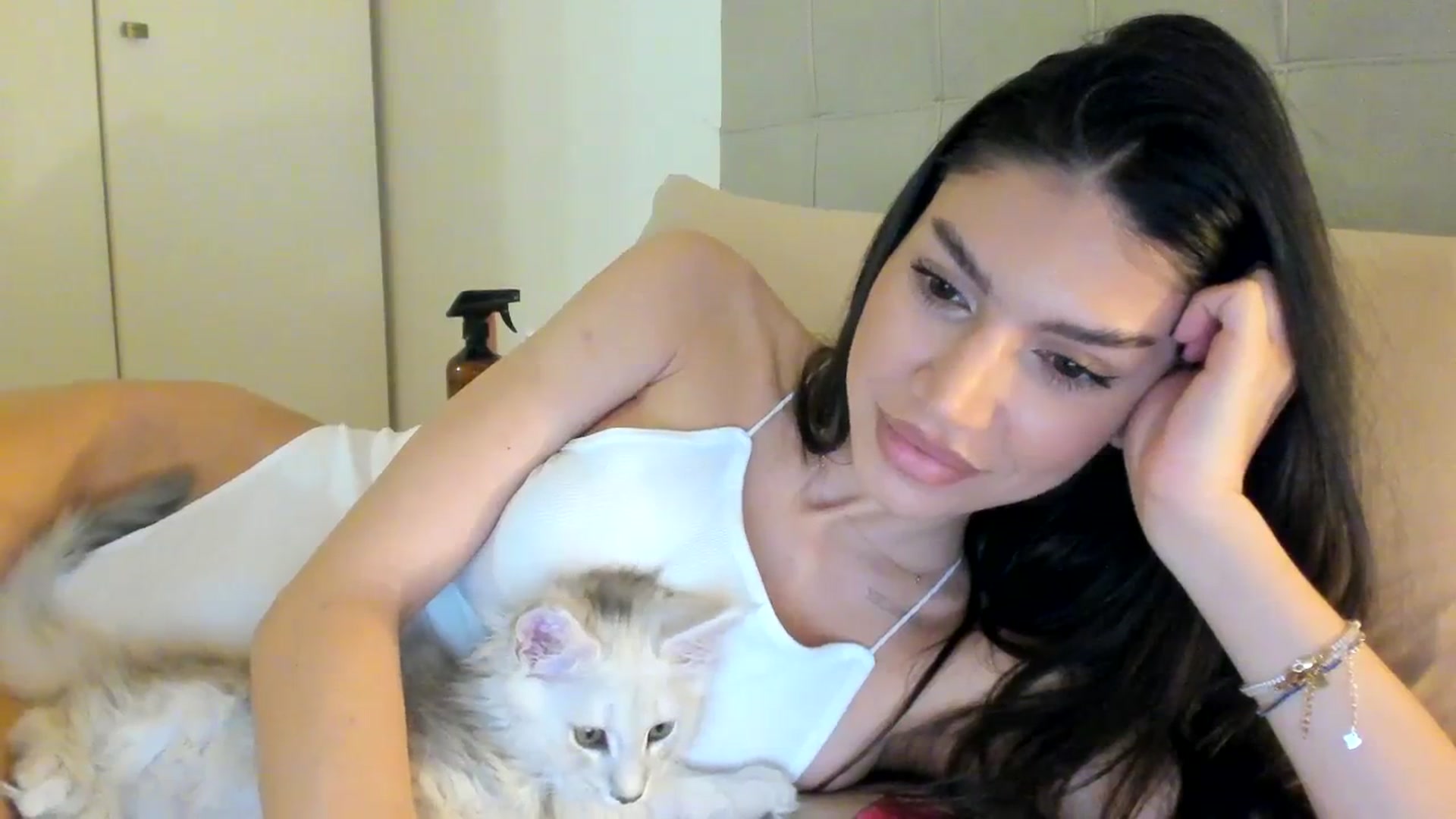 Gallery image thumbnail from SashaLopez's myfreecams stream on, 02/01/2024, 21:32 image 10 of 20