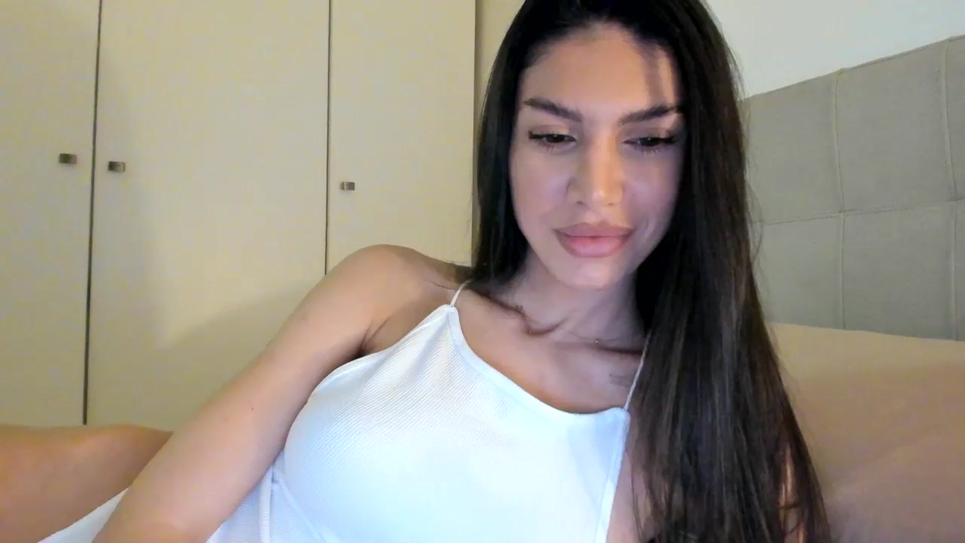 Gallery image thumbnail from SashaLopez's myfreecams stream on, 02/01/2024, 21:32 image 16 of 20