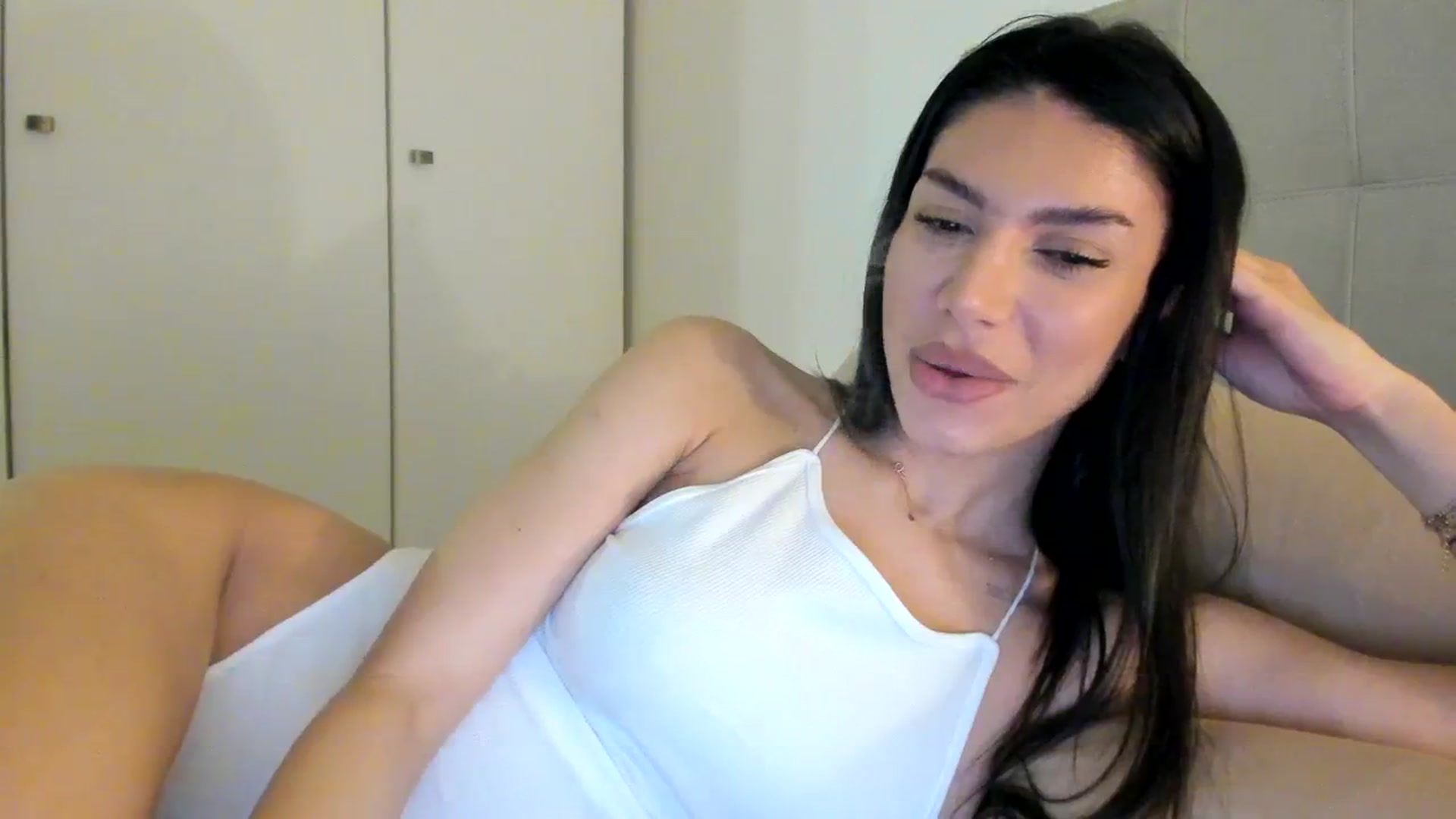 Gallery image thumbnail from SashaLopez's myfreecams stream on, 02/01/2024, 21:32 image 18 of 20