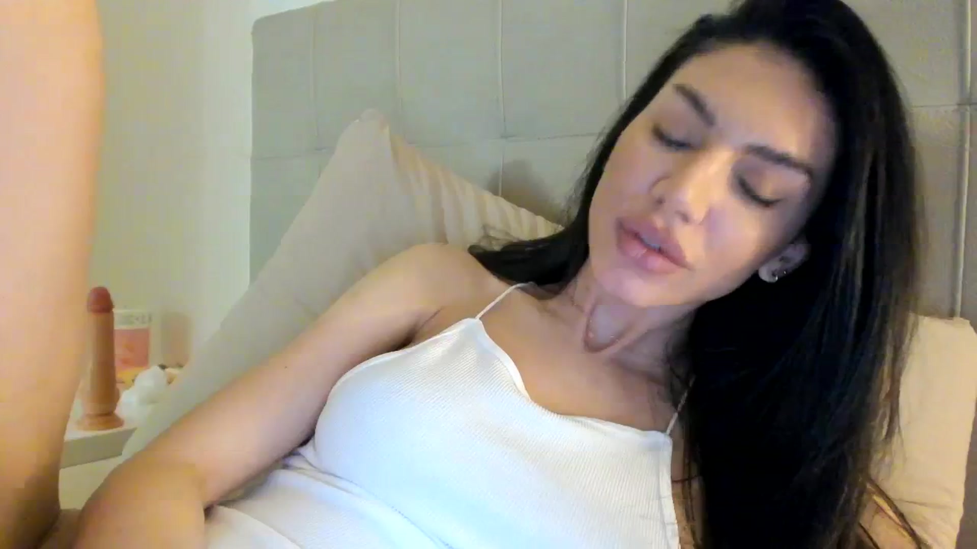 Gallery image thumbnail from SashaLopez's myfreecams stream on, 02/01/2024, 23:34 image 18 of 20