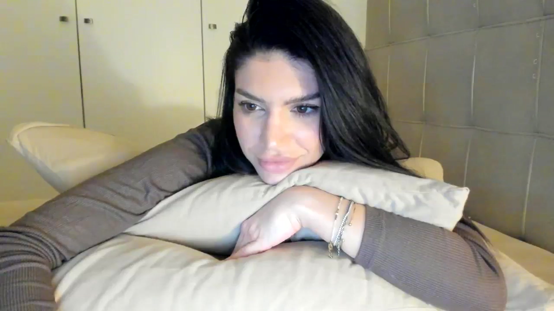 Gallery image thumbnail from SashaLopez's myfreecams stream on, 02/07/2024, 22:49 image 19 of 20