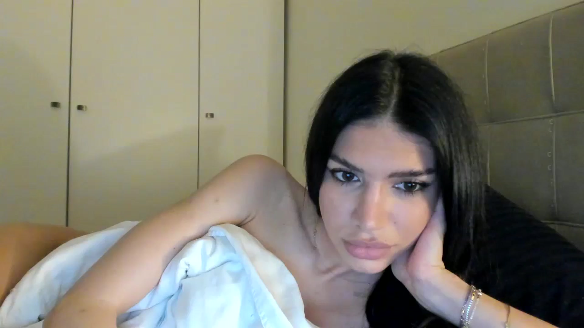 Gallery image thumbnail from SashaLopez's myfreecams stream on, 02/11/2024, 24:11 image 6 of 20