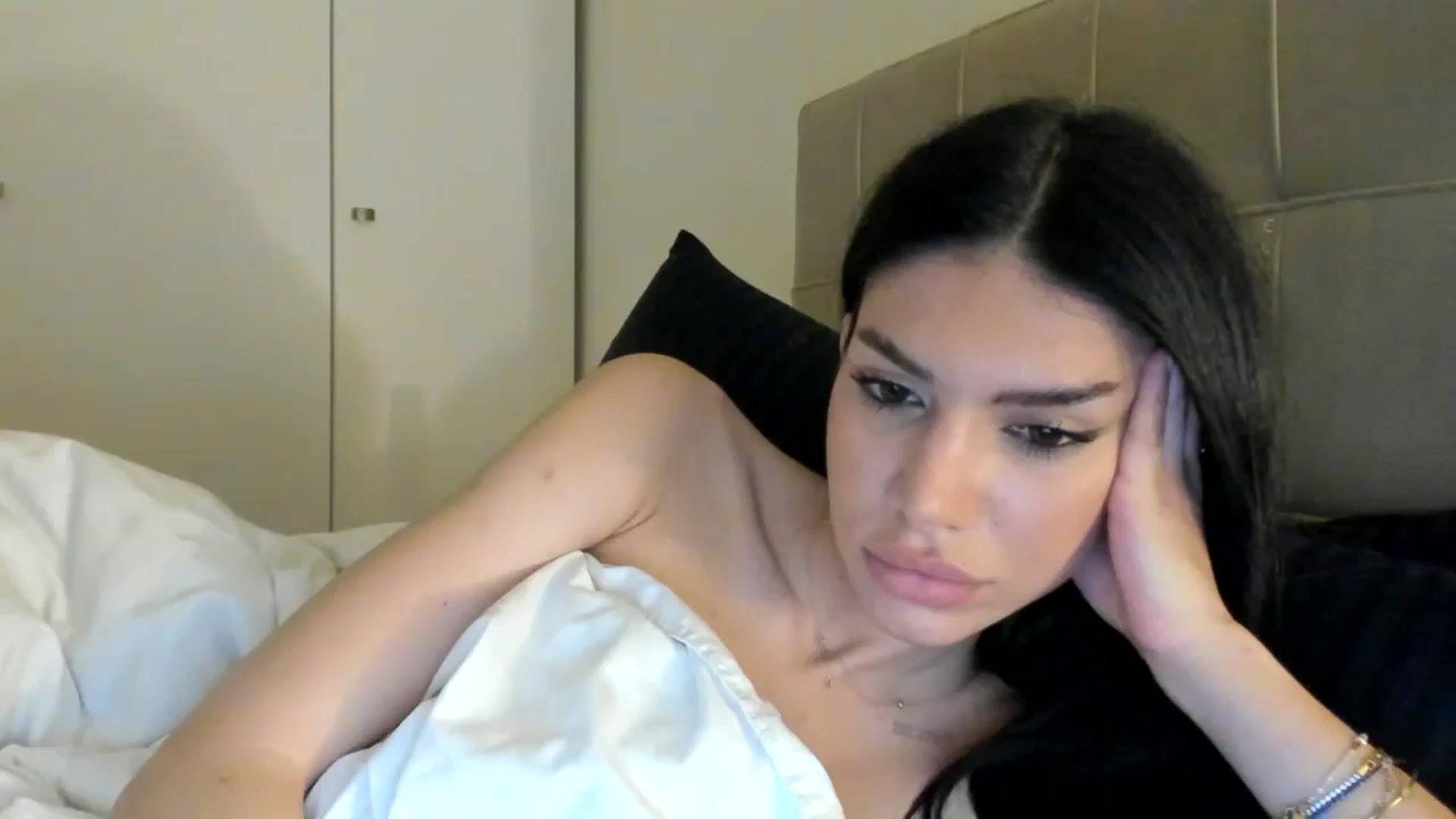 Gallery image thumbnail from SashaLopez's myfreecams stream on, 02/11/2024, 24:11 image 16 of 20