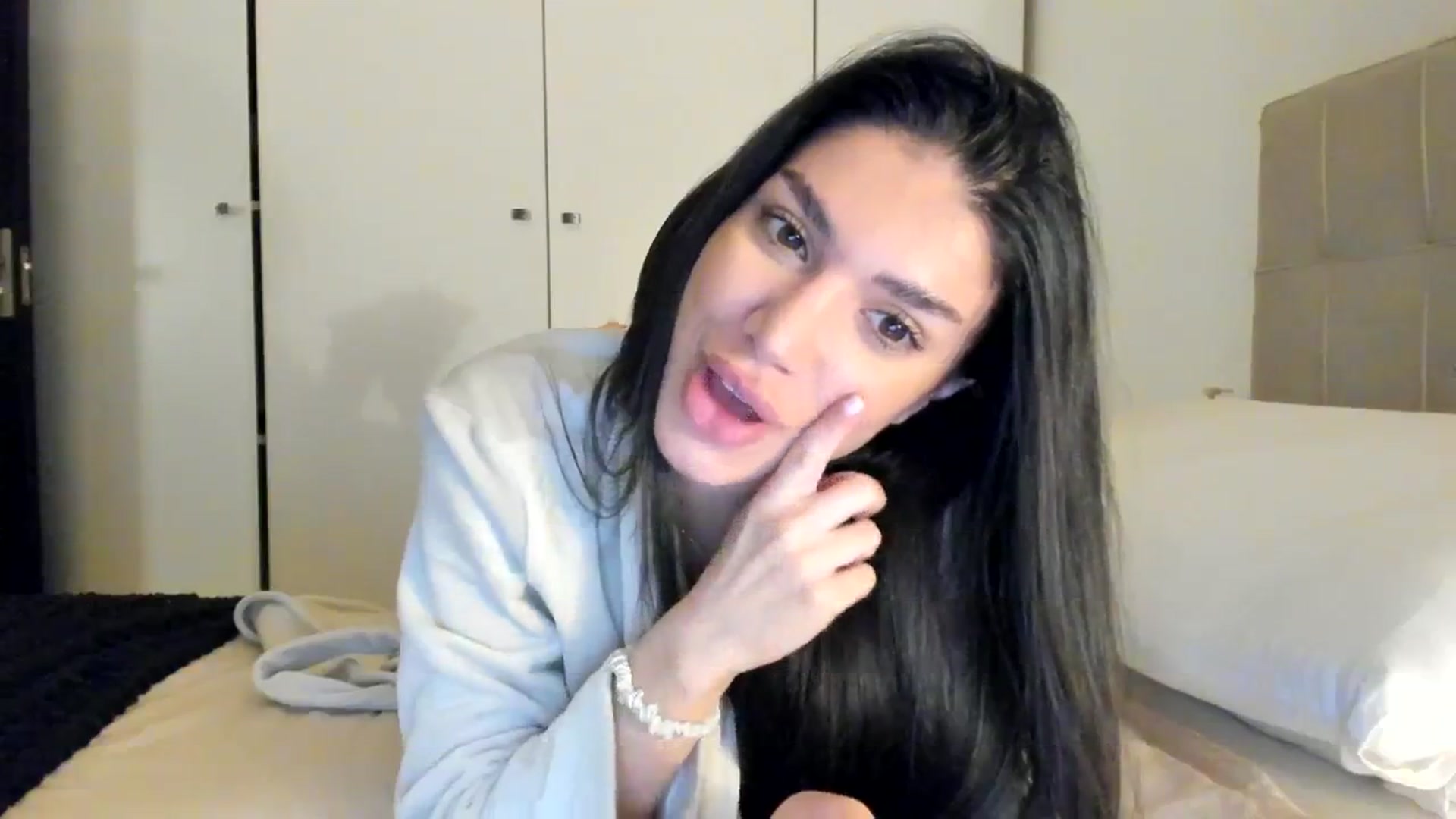 Gallery image thumbnail from SashaLopez's myfreecams stream on, 02/19/2024, 21:53 image 2 of 20