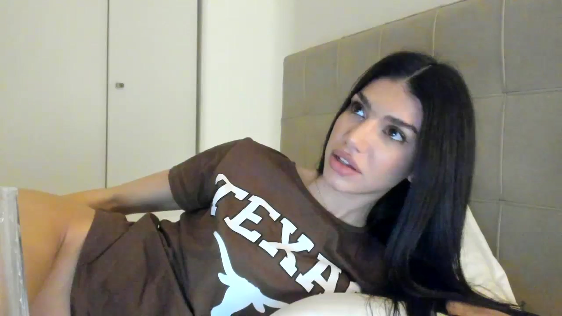 Gallery image thumbnail from SashaLopez's myfreecams stream on, 03/02/2024, 24:02 image 2 of 20