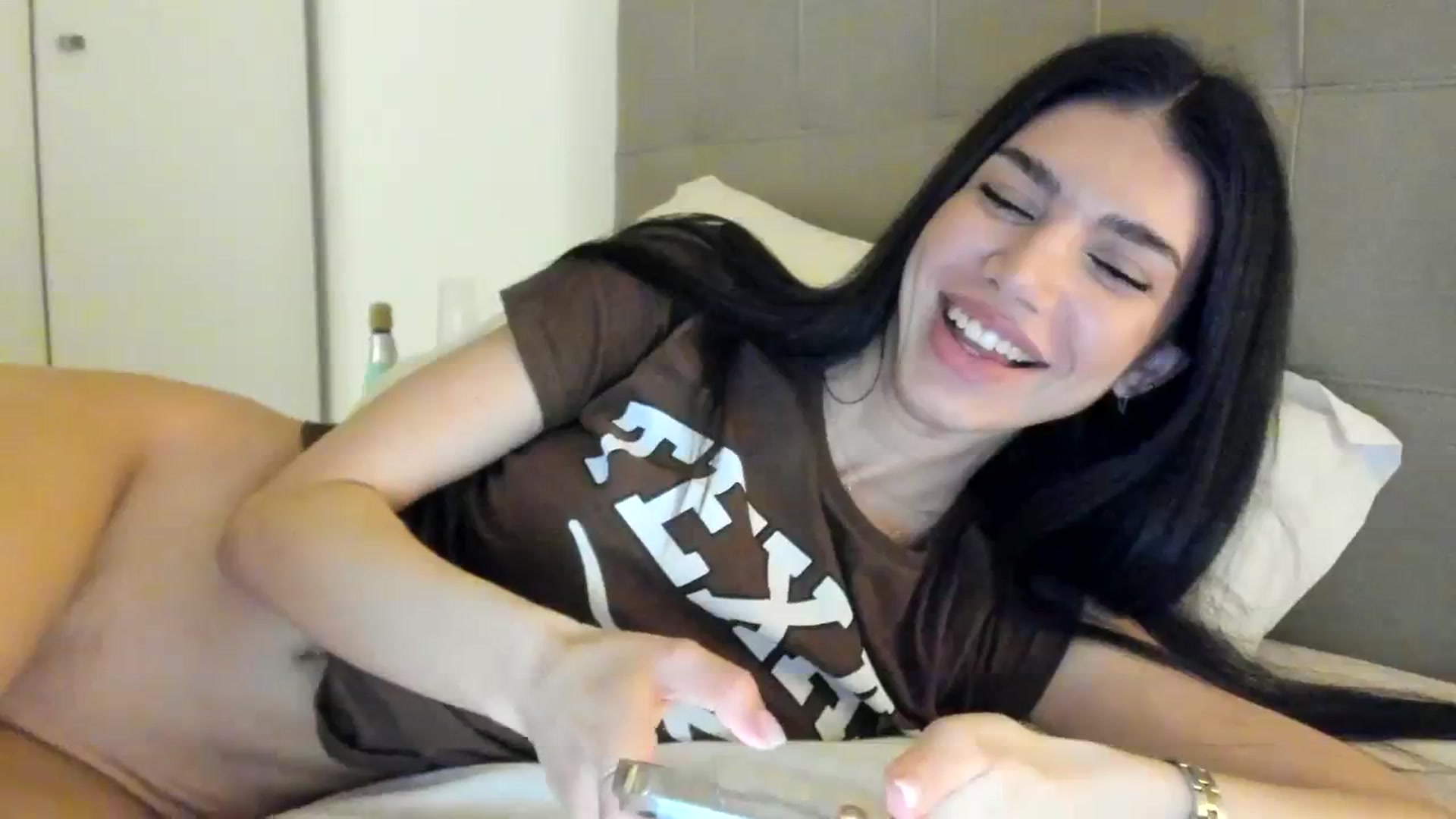 Gallery image thumbnail from SashaLopez's myfreecams stream on, 03/02/2024, 24:02 image 7 of 20