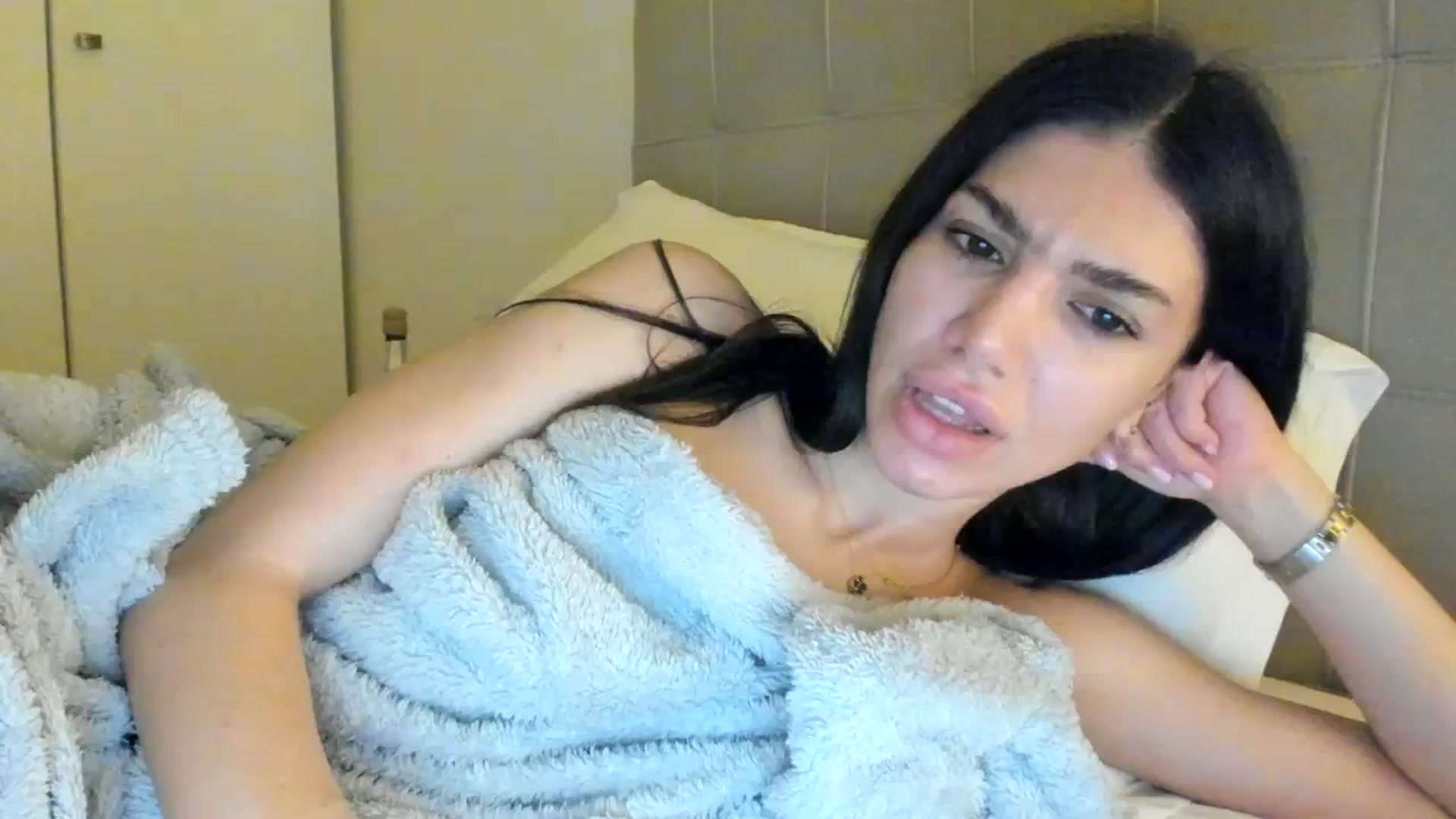 Gallery image thumbnail from SashaLopez's myfreecams stream on, 03/02/2024, 24:56 image 17 of 20