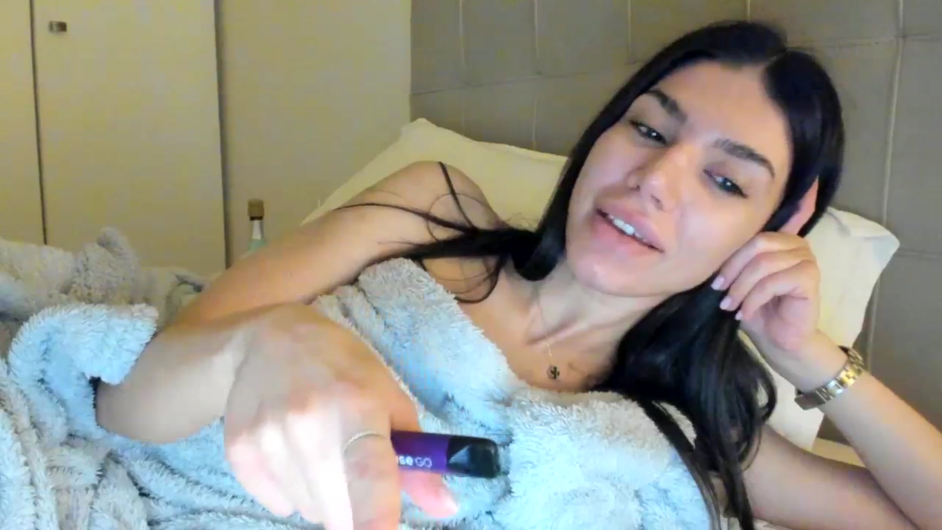 Gallery image thumbnail from SashaLopez's myfreecams stream on, 03/02/2024, 24:56 image 19 of 20