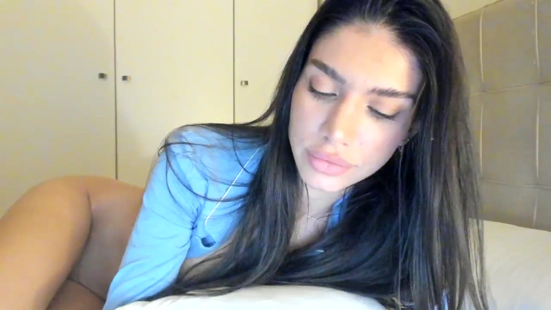 Gallery image thumbnail from SashaLopez's myfreecams stream on, 03/04/2024, 22:07 image 9 of 20