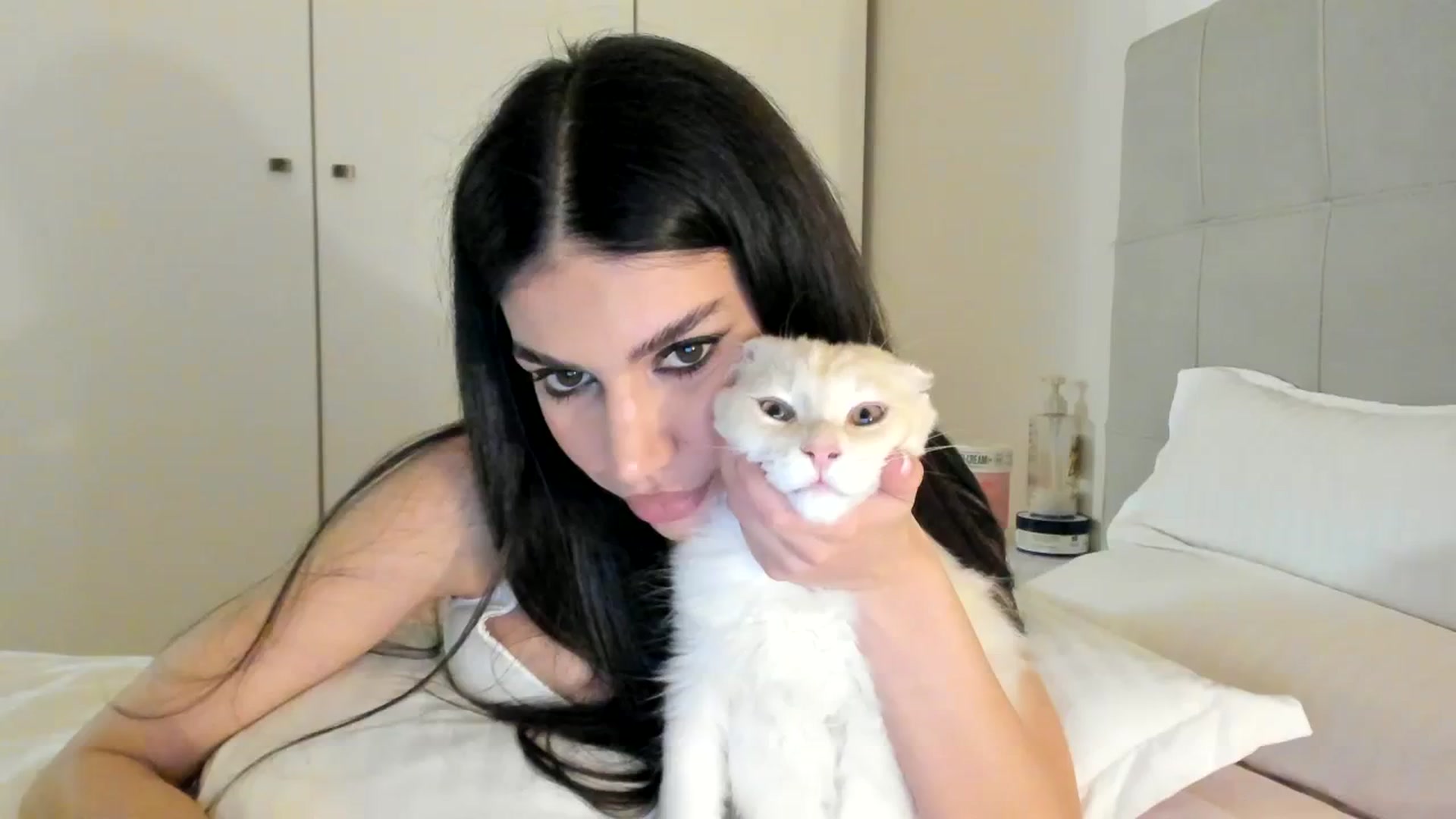 Gallery image thumbnail from SashaLopez's myfreecams stream on, 03/05/2024, 20:32 image 2 of 20