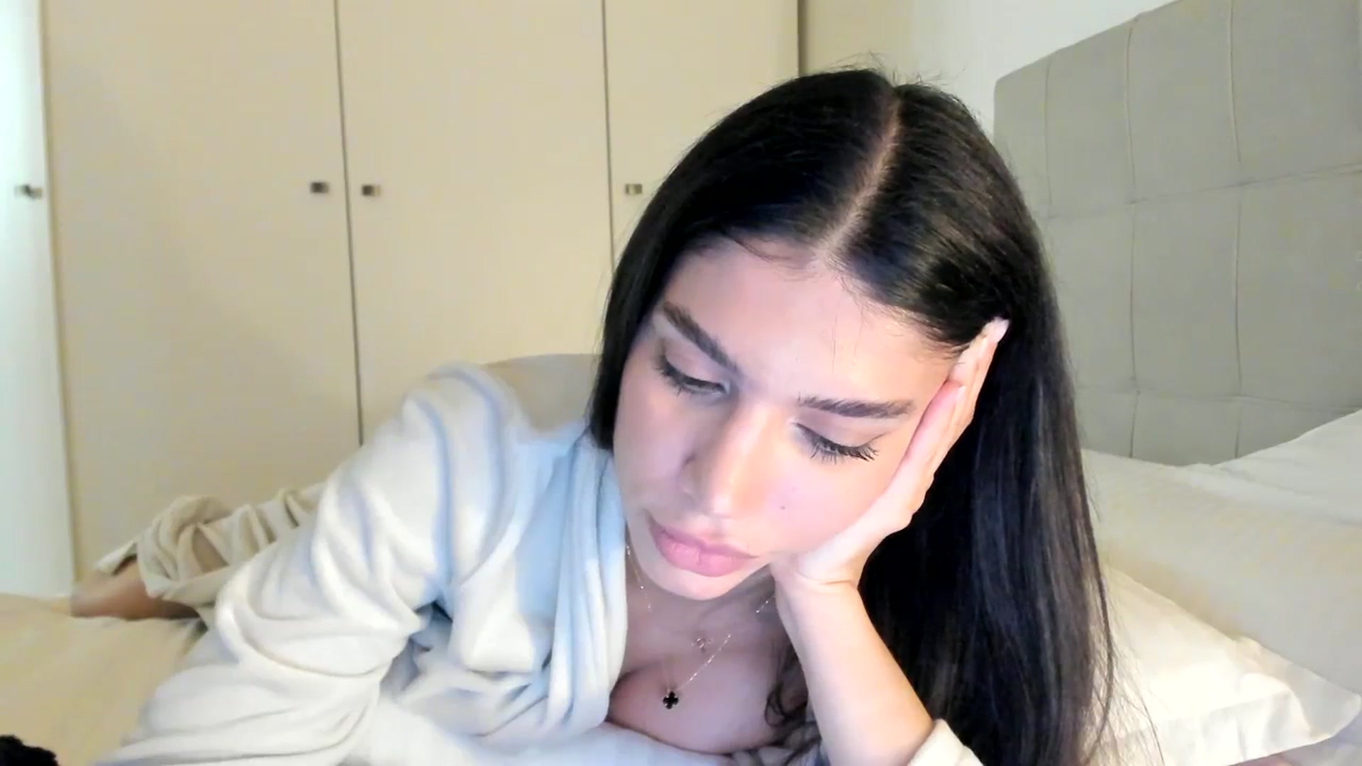 Gallery image thumbnail from SashaLopez's myfreecams stream on, 03/07/2024, 24:01 image 11 of 20