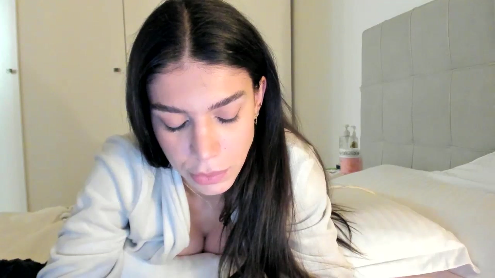 Gallery image thumbnail from SashaLopez's myfreecams stream on, 03/07/2024, 24:01 image 12 of 20