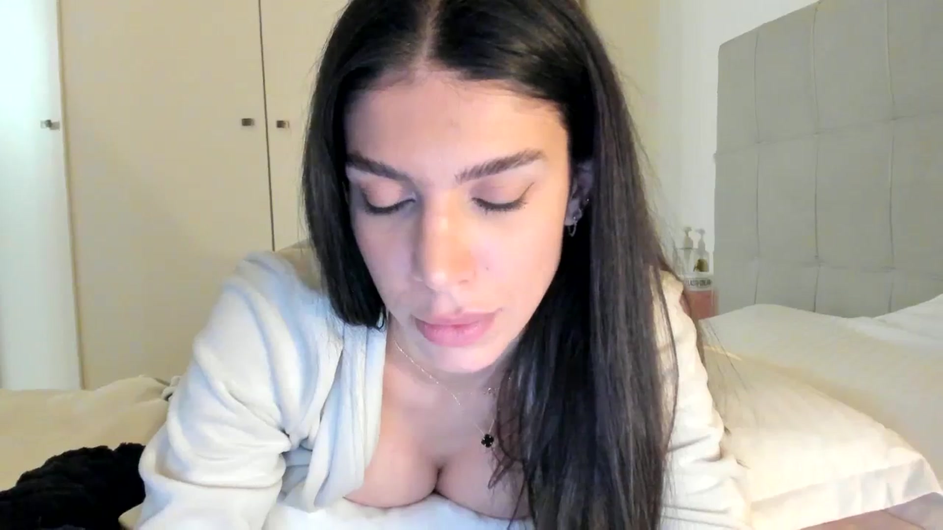 Gallery image thumbnail from SashaLopez's myfreecams stream on, 03/07/2024, 24:01 image 13 of 20