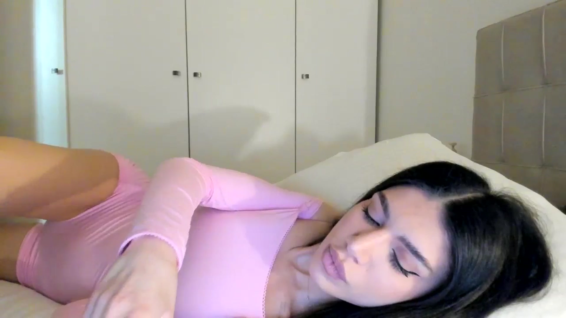 Gallery image thumbnail from SashaLopez's myfreecams stream on, 03/08/2024, 21:33 image 17 of 20
