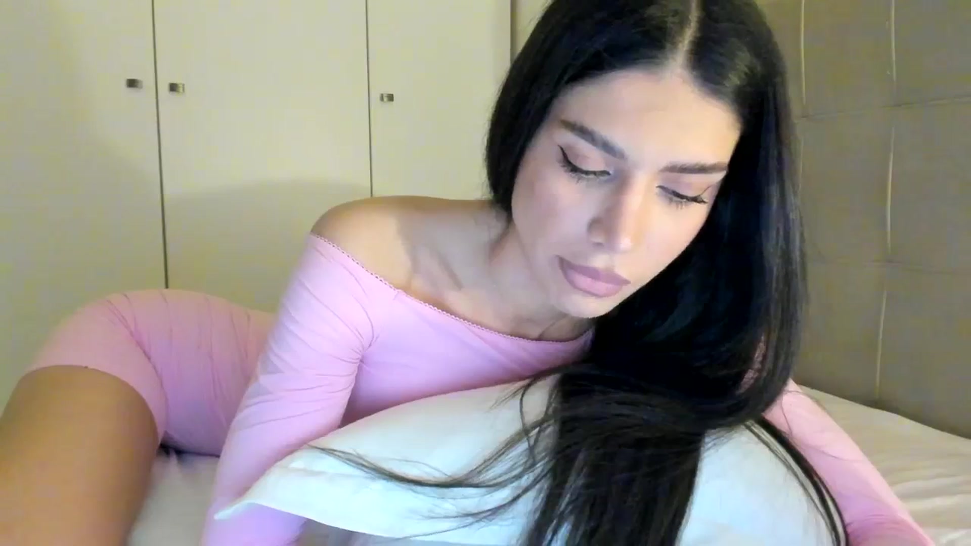 Gallery image thumbnail from SashaLopez's myfreecams stream on, 03/08/2024, 21:33 image 10 of 20