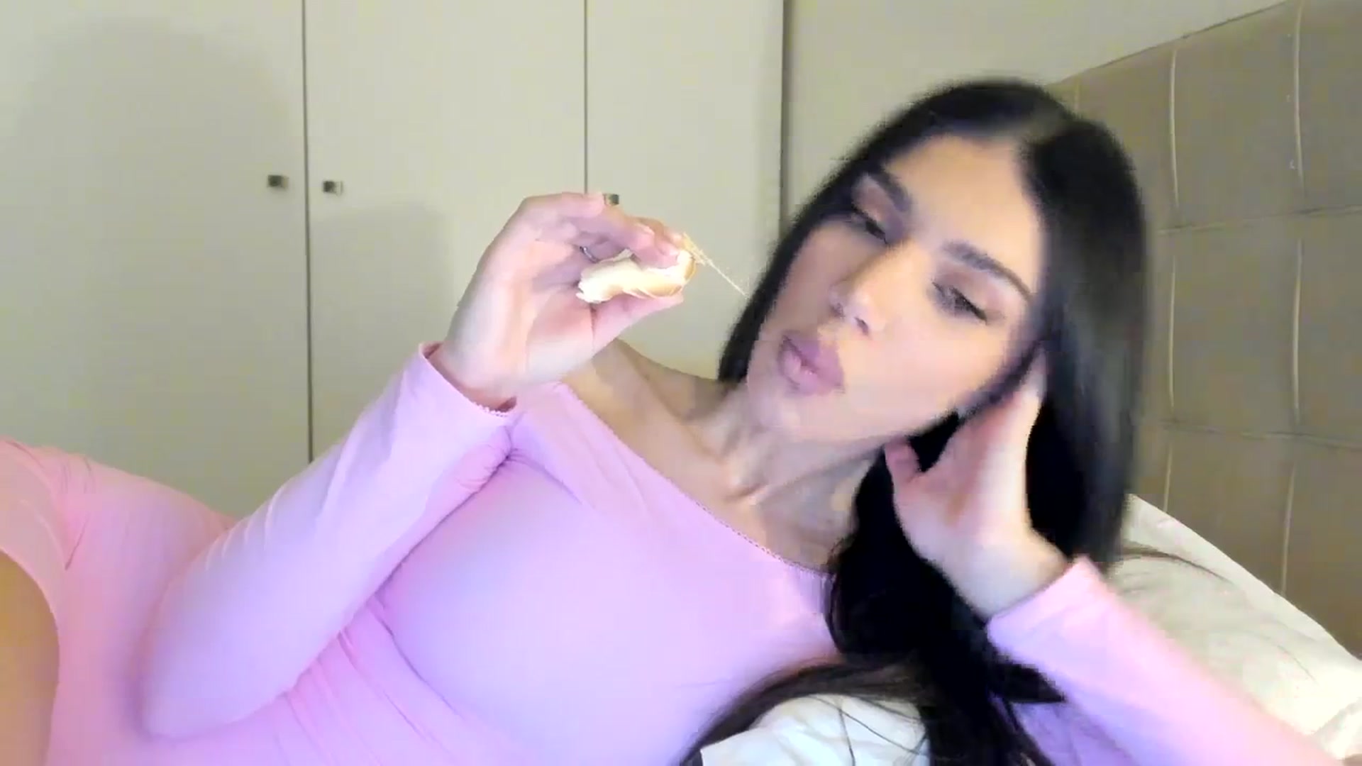 Gallery image thumbnail from SashaLopez's myfreecams stream on, 03/08/2024, 21:33 image 2 of 20