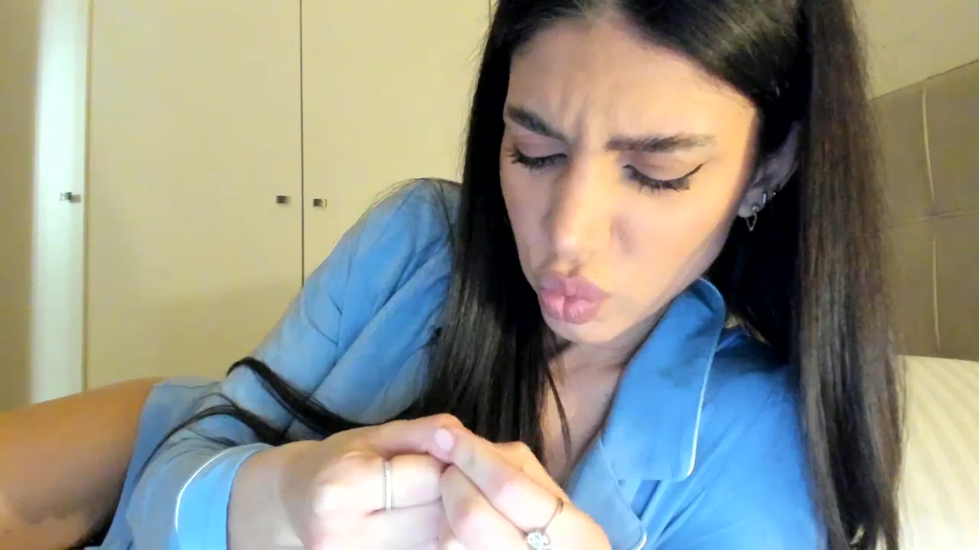 Gallery image thumbnail from SashaLopez's myfreecams stream on, 03/08/2024, 23:34 image 3 of 20