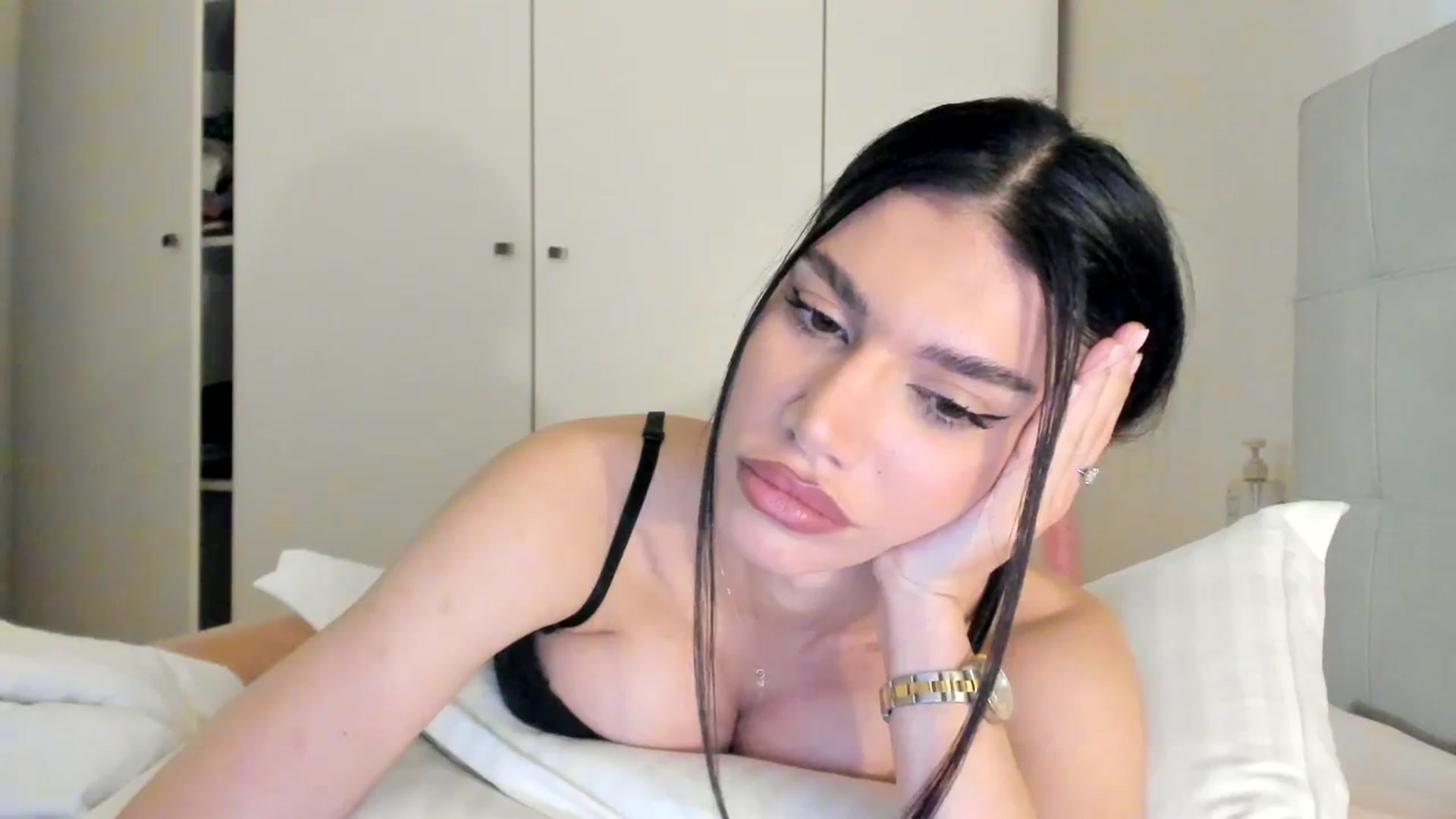 Gallery image thumbnail from SashaLopez's myfreecams stream on, 03/11/2024, 23:54 image 17 of 20