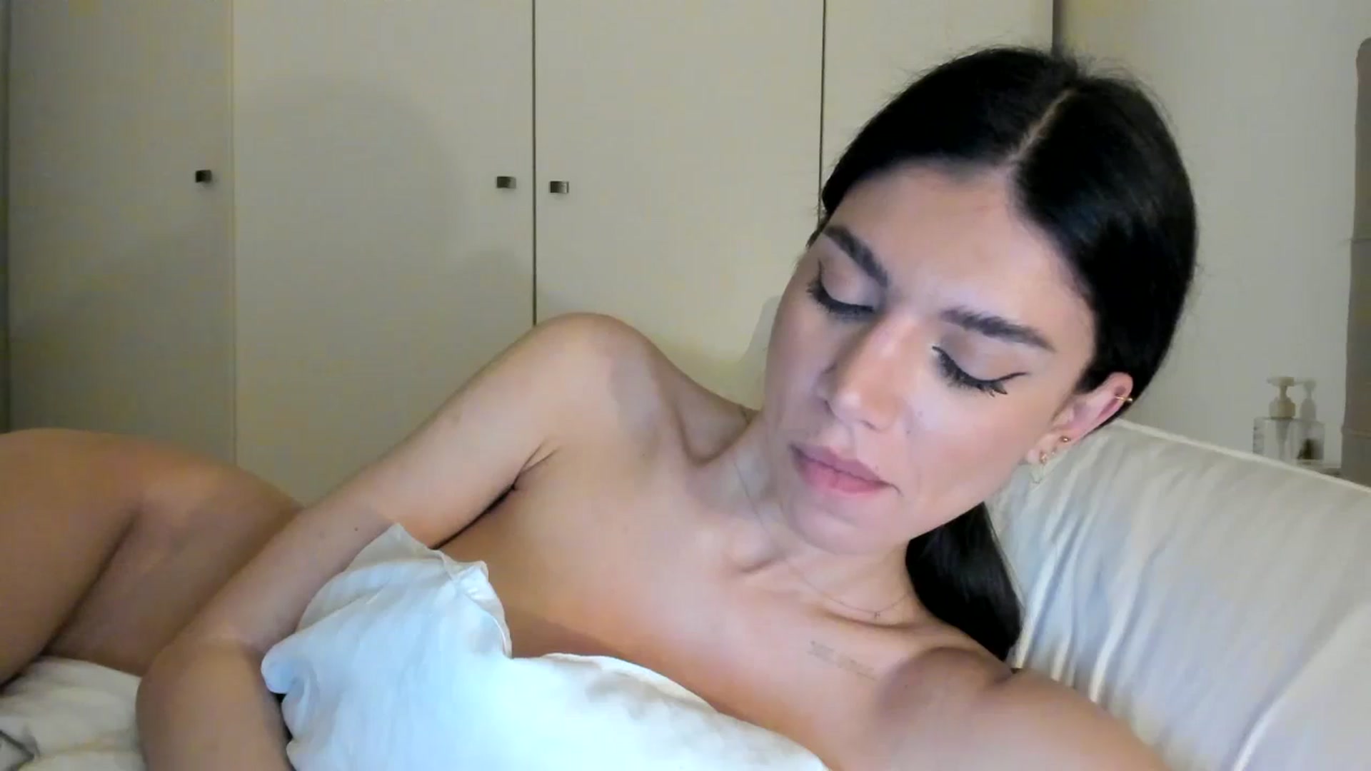 Gallery image thumbnail from SashaLopez's myfreecams stream on, 03/12/2024, 23:42 image 5 of 20