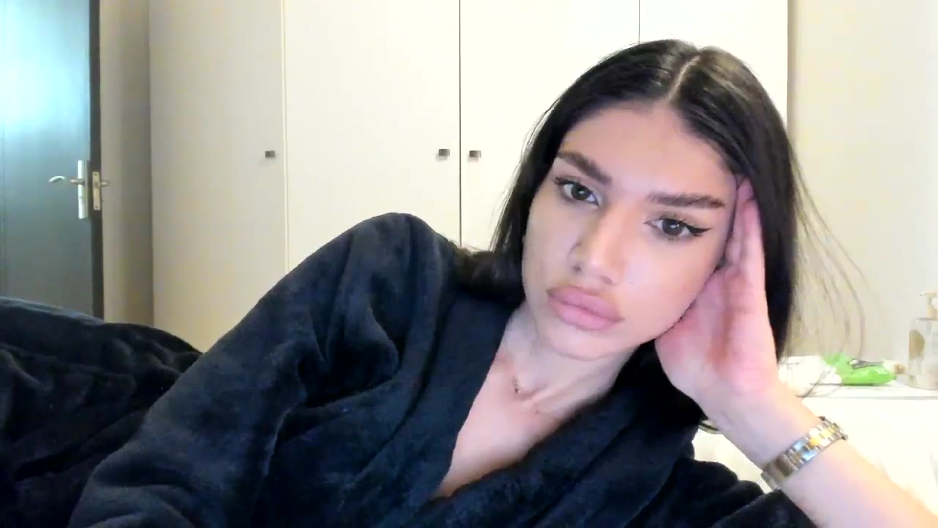 Gallery image thumbnail from SashaLopez's myfreecams stream on, 04/02/2024, 22:34 image 17 of 20