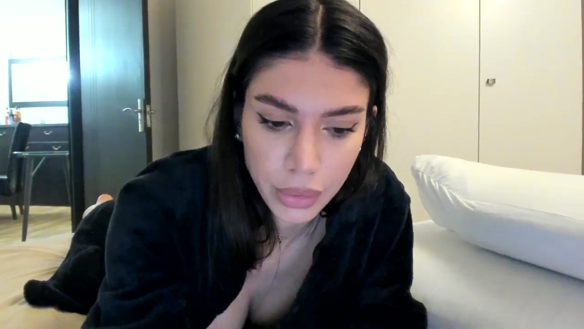Gallery image thumbnail from SashaLopez's myfreecams stream on, 04/02/2024, 22:34 image 2 of 20