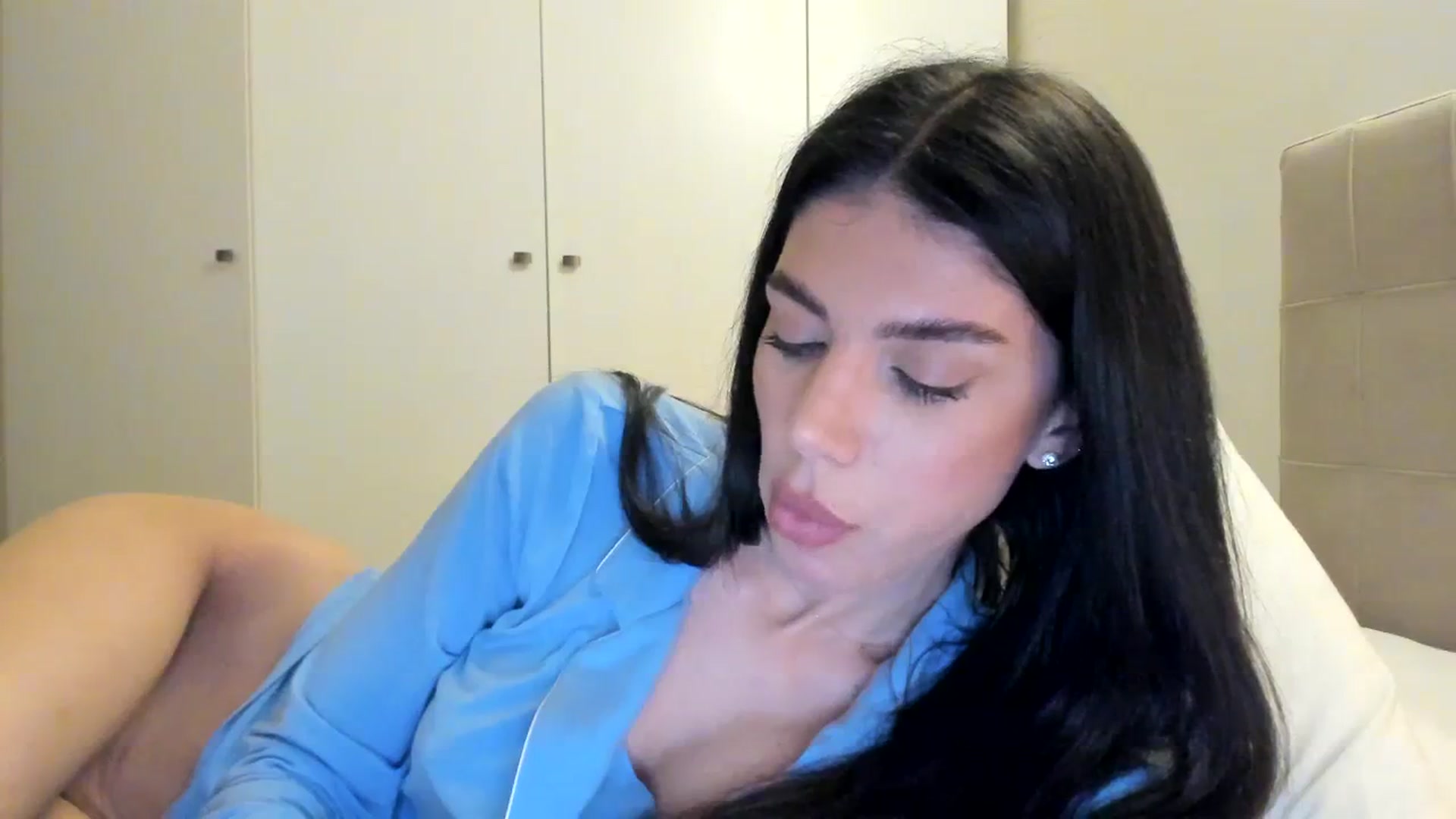 Gallery image thumbnail from SashaLopez's myfreecams stream on, 04/03/2024, 20:45 image 2 of 20