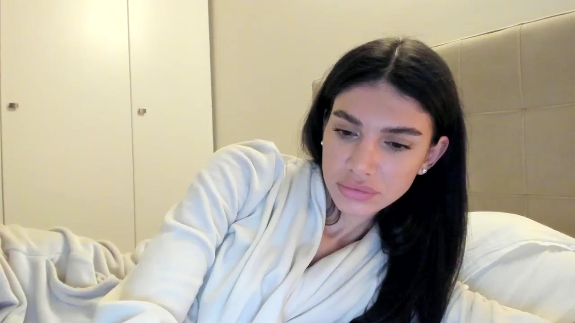 Gallery image thumbnail from SashaLopez's myfreecams stream on, 04/05/2024, 23:10 image 4 of 20