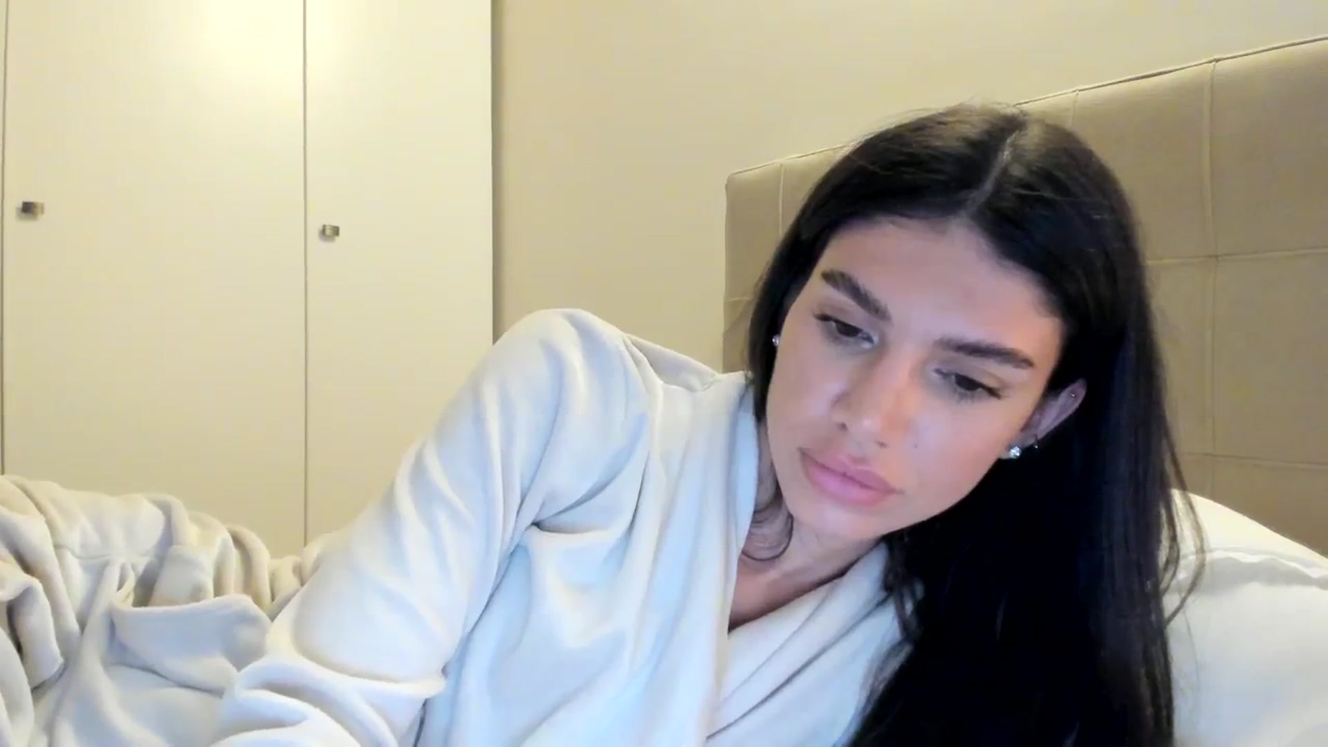 Gallery image thumbnail from SashaLopez's myfreecams stream on, 04/05/2024, 23:10 image 14 of 20