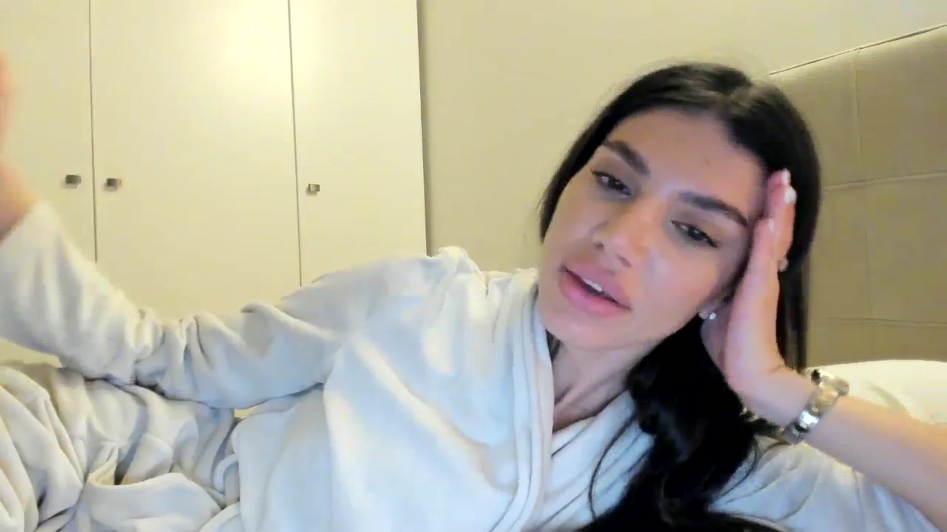 Gallery image thumbnail from SashaLopez's myfreecams stream on, 04/05/2024, 23:10 image 2 of 20