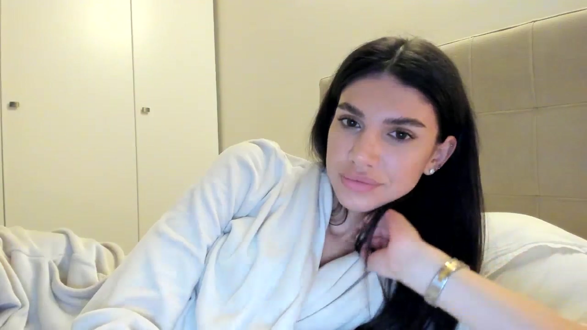 Gallery image thumbnail from SashaLopez's myfreecams stream on, 04/05/2024, 23:10 image 5 of 20