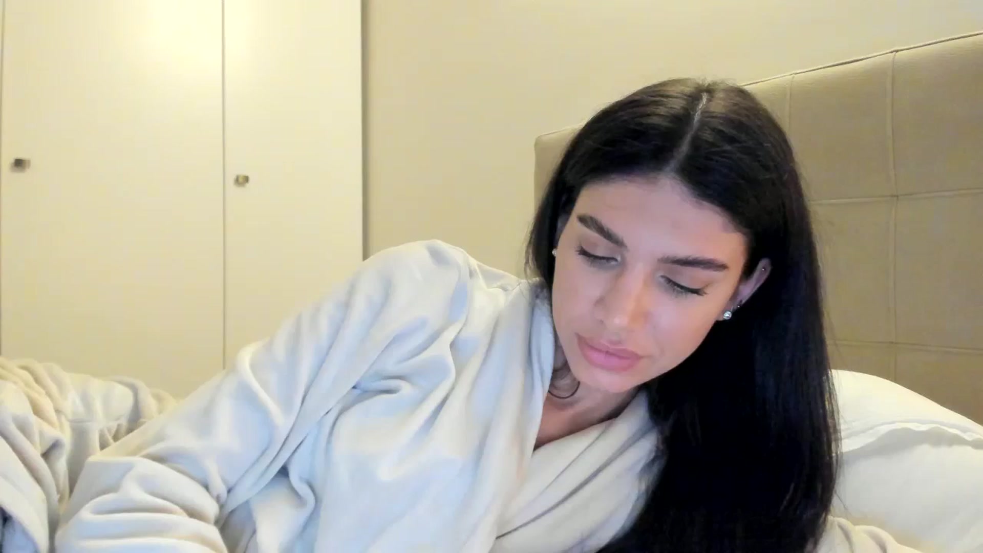 Gallery image thumbnail from SashaLopez's myfreecams stream on, 04/05/2024, 23:10 image 6 of 20