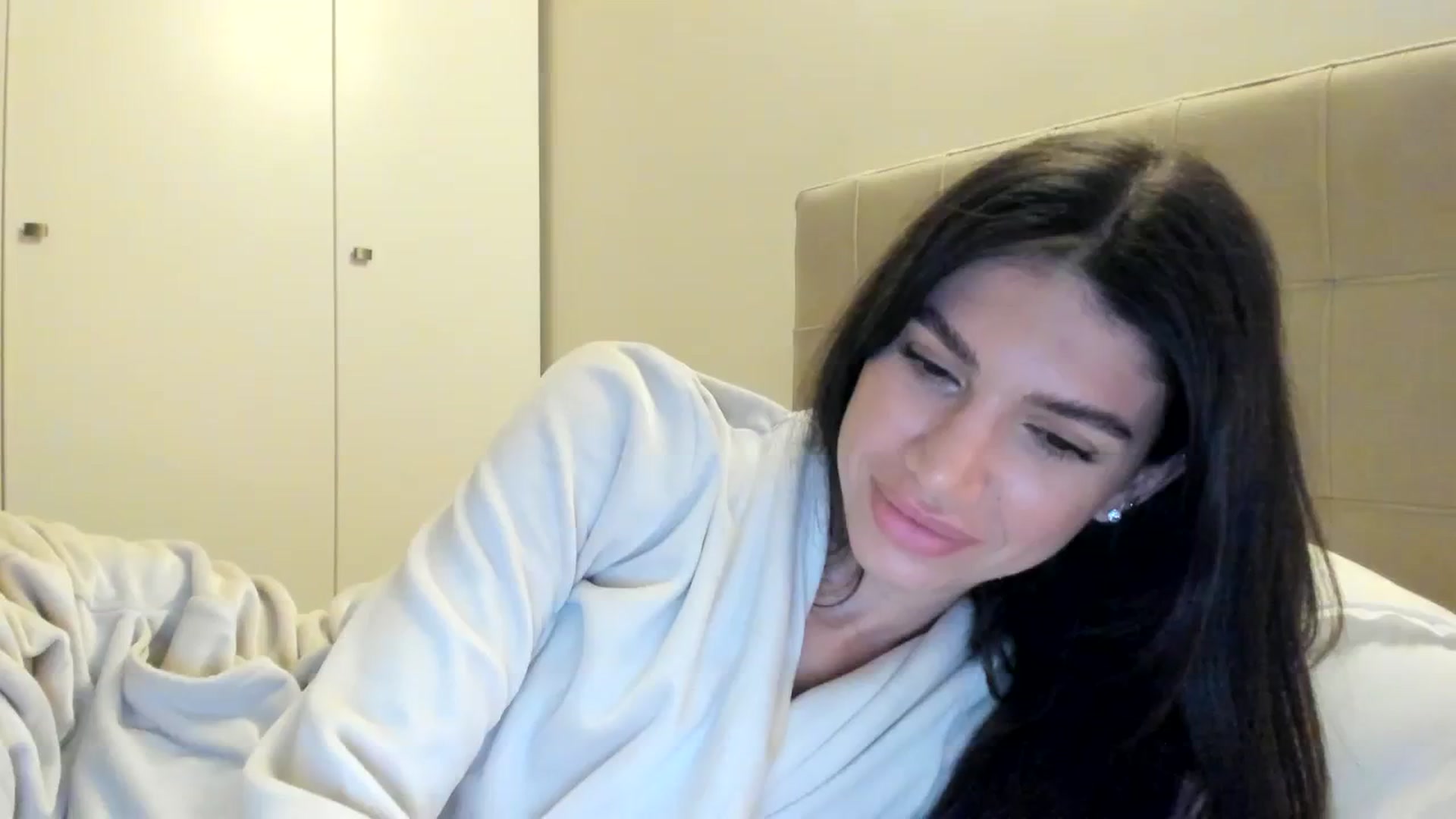 Gallery image thumbnail from SashaLopez's myfreecams stream on, 04/05/2024, 23:10 image 10 of 20