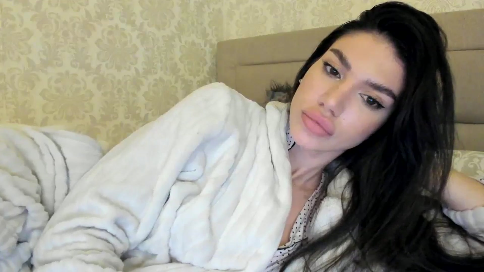 Gallery image thumbnail from SashaLopez's myfreecams stream on, 04/06/2024, 22:46 image 2 of 20