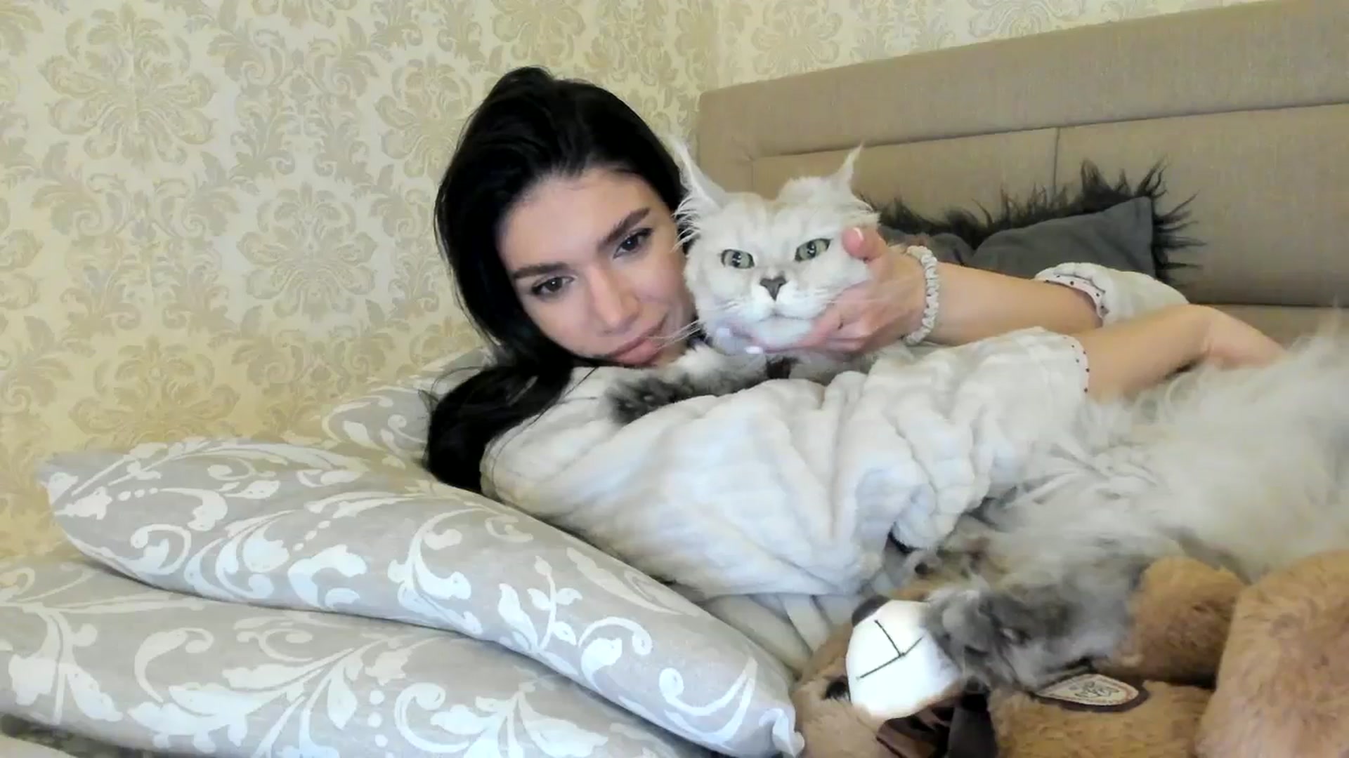 Gallery image thumbnail from SashaLopez's myfreecams stream on, 04/06/2024, 22:46 image 17 of 20