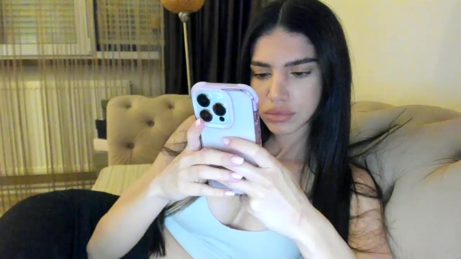 Gallery image thumbnail from SashaLopez's myfreecams stream on, 04/20/2024, 21:10 image 3 of 20