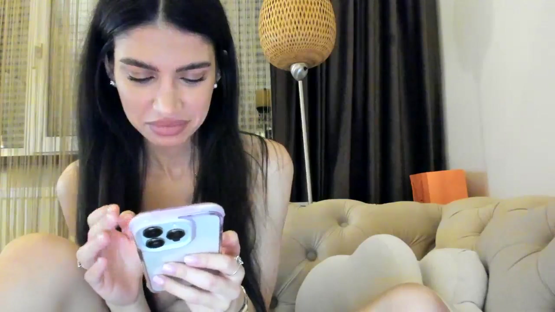 Gallery image thumbnail from SashaLopez's myfreecams stream on, 05/03/2024, 20:42 image 15 of 20