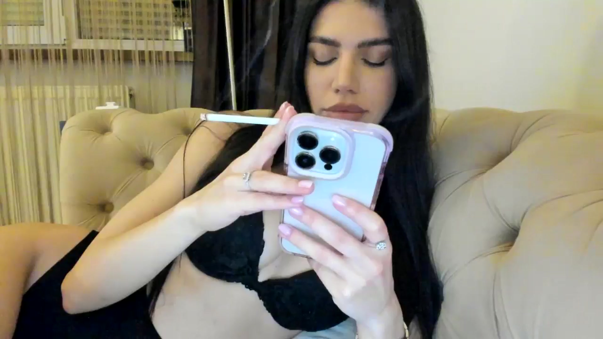 Gallery image thumbnail from SashaLopez's myfreecams stream on, 05/03/2024, 20:58 image 6 of 20