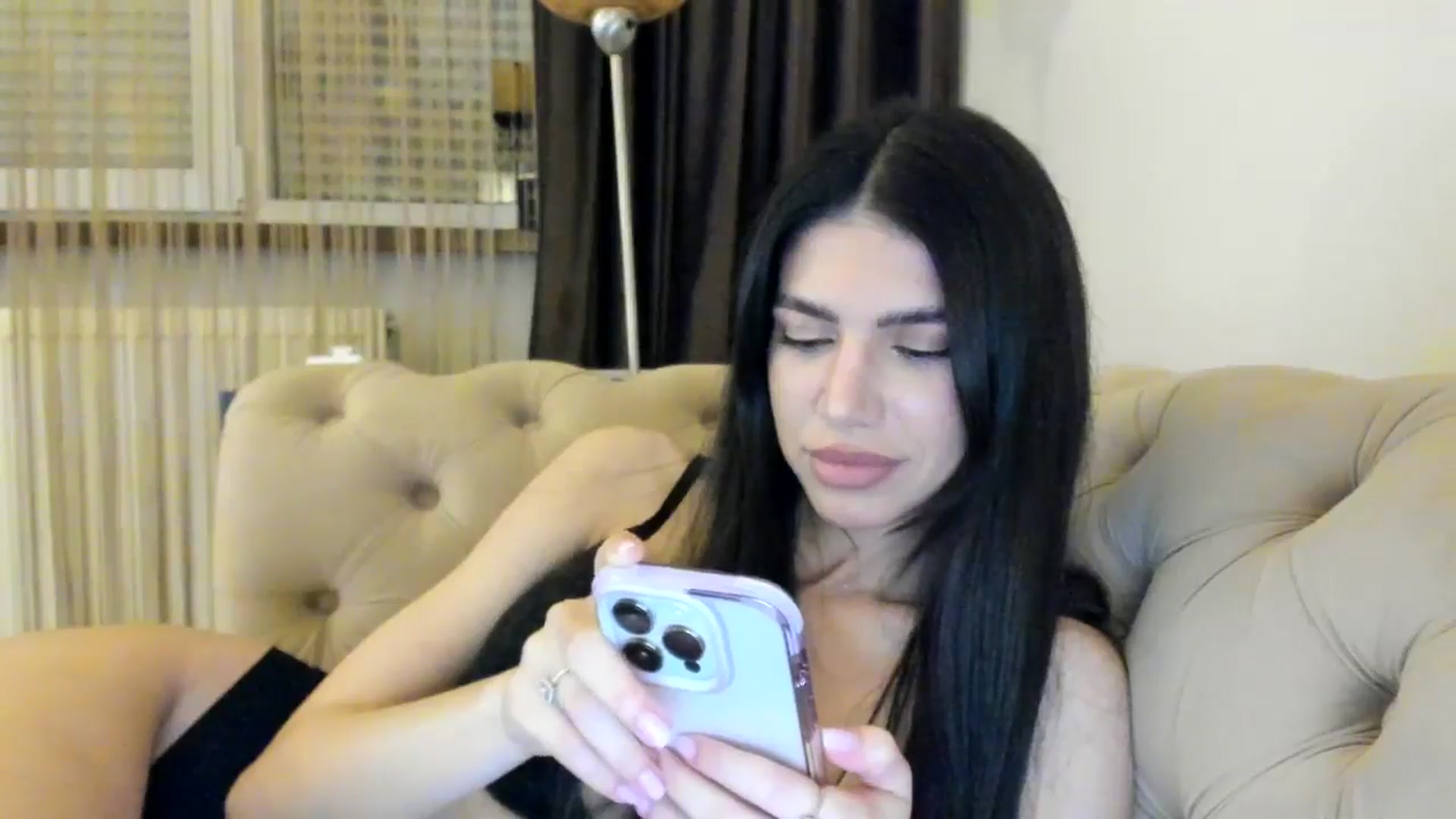 Gallery image thumbnail from SashaLopez's myfreecams stream on, 05/03/2024, 21:54 image 16 of 20