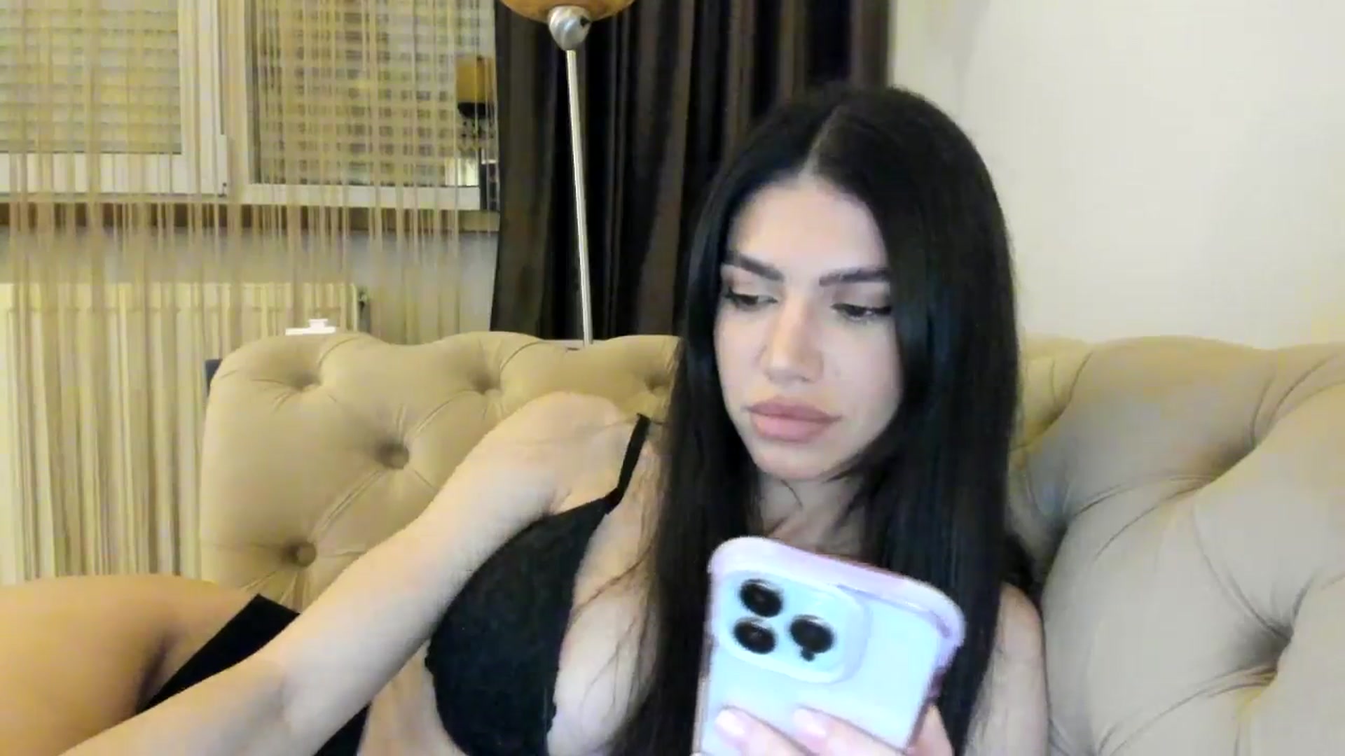 Gallery image thumbnail from SashaLopez's myfreecams stream on, 05/03/2024, 21:54 image 17 of 20