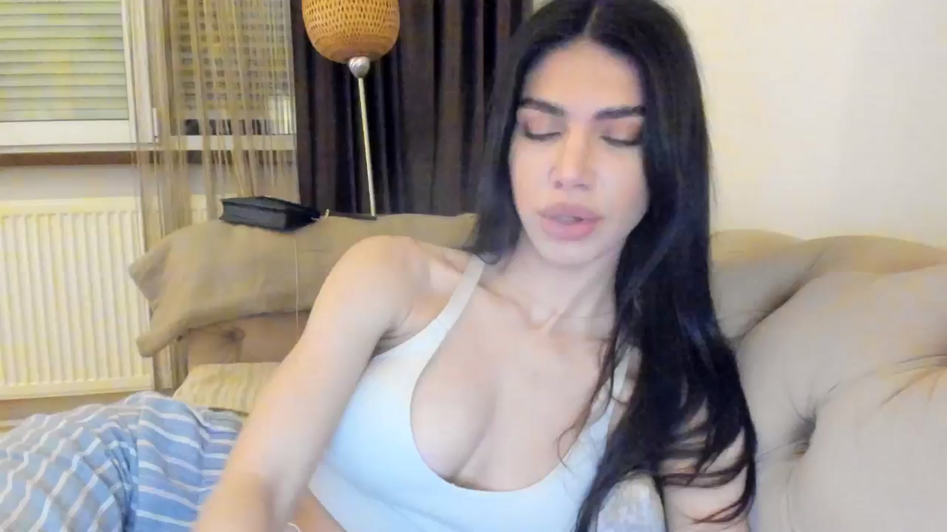Gallery image thumbnail from SashaLopez's myfreecams stream on, 05/13/2024, 20:43 image 1 of 20
