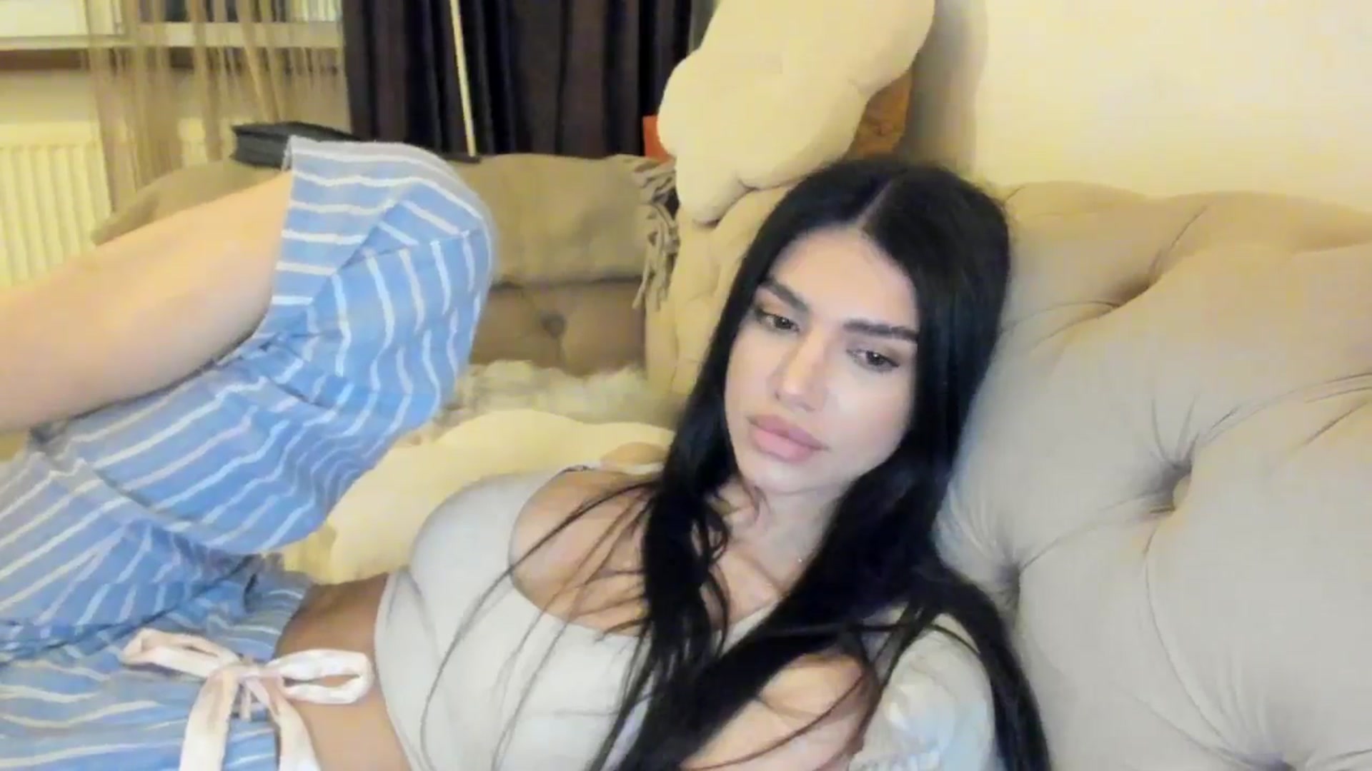 Gallery image thumbnail from SashaLopez's myfreecams stream on, 05/13/2024, 20:43 image 9 of 20