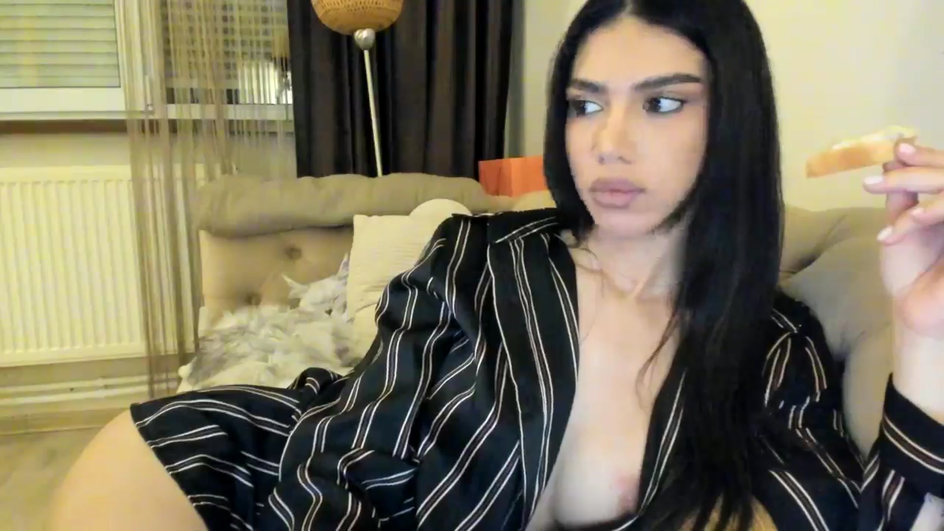 Gallery image thumbnail from SashaLopez's myfreecams stream on, 05/14/2024, 20:09 image 17 of 20
