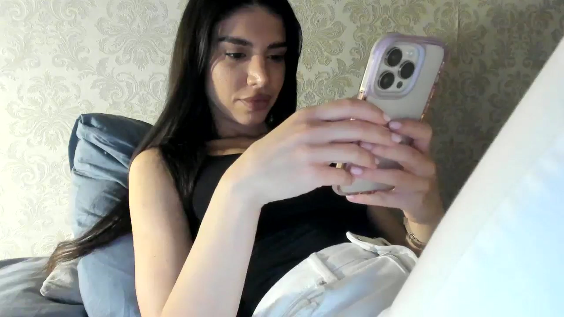 Gallery image thumbnail from SashaLopez's myfreecams stream on, 05/18/2024, 21:56 image 17 of 20