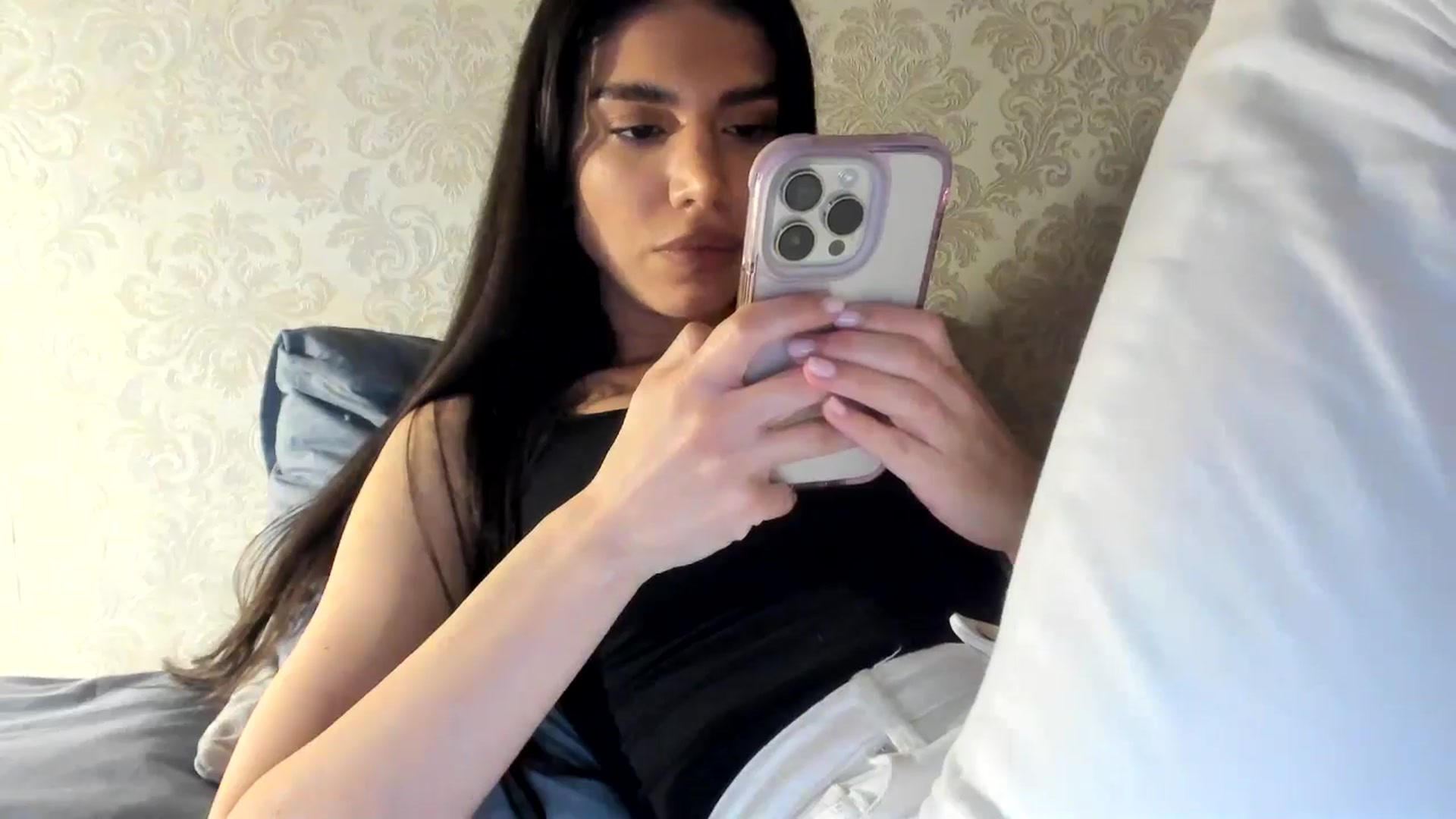 Gallery image thumbnail from SashaLopez's myfreecams stream on, 05/18/2024, 21:56 image 6 of 20
