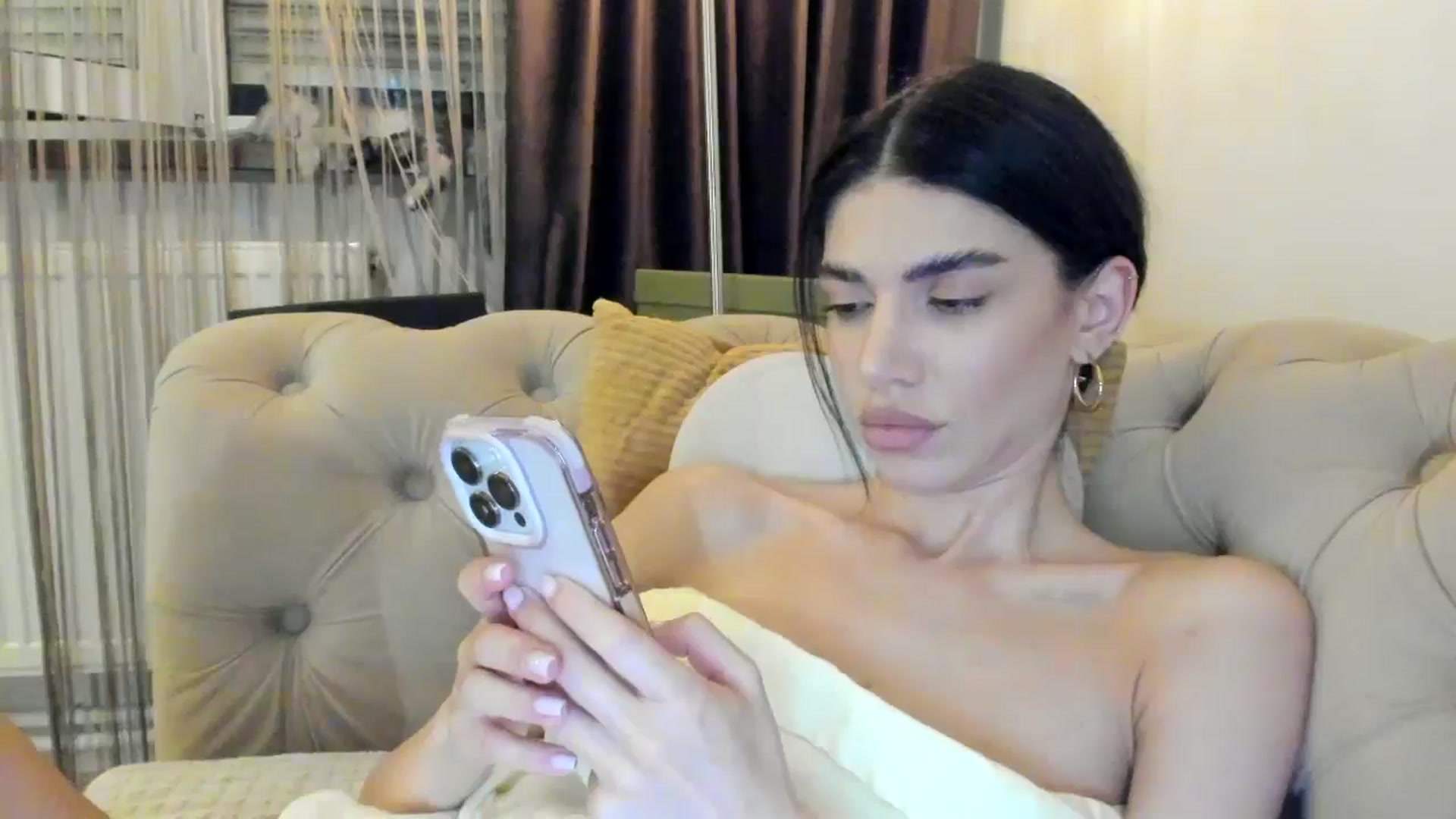 Gallery image thumbnail from SashaLopez's myfreecams stream on, 07/17/2024, 21:45 image 4 of 20