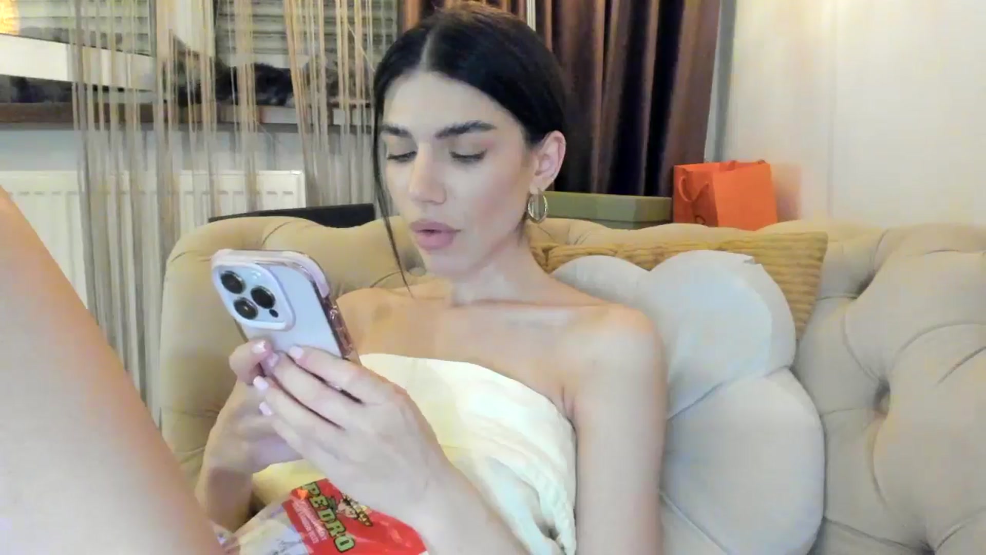 Gallery image thumbnail from SashaLopez's myfreecams stream on, 07/17/2024, 21:45 image 13 of 20