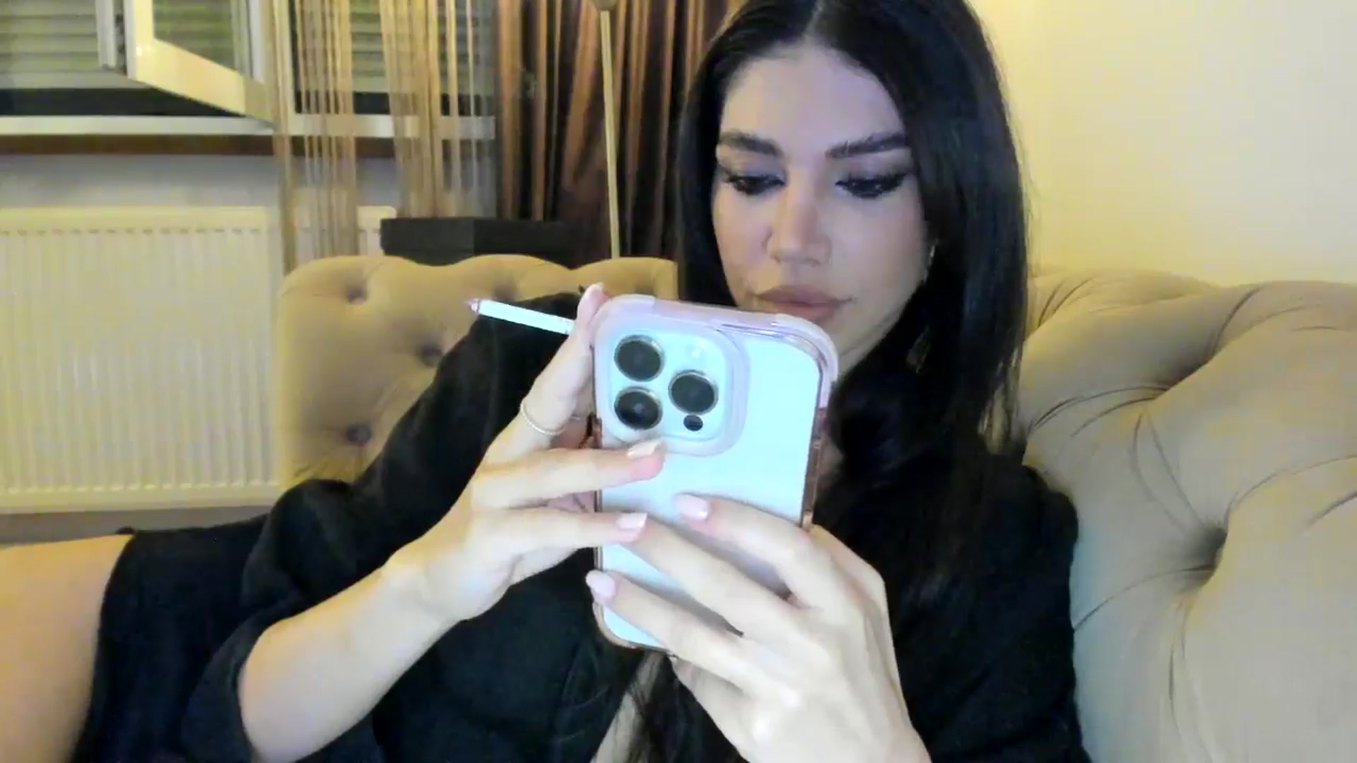 Gallery image thumbnail from SashaLopez's myfreecams stream on, 07/26/2024, 21:15 image 11 of 20