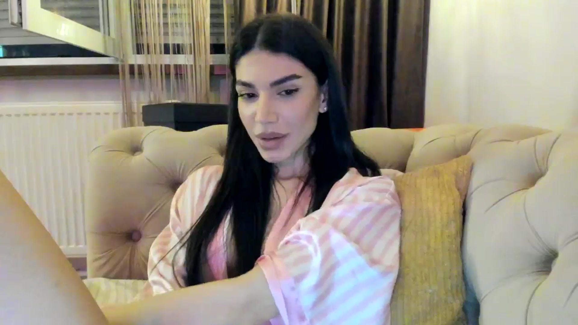 Gallery image thumbnail from SashaLopez's myfreecams stream on, 07/29/2024, 21:40 image 3 of 20
