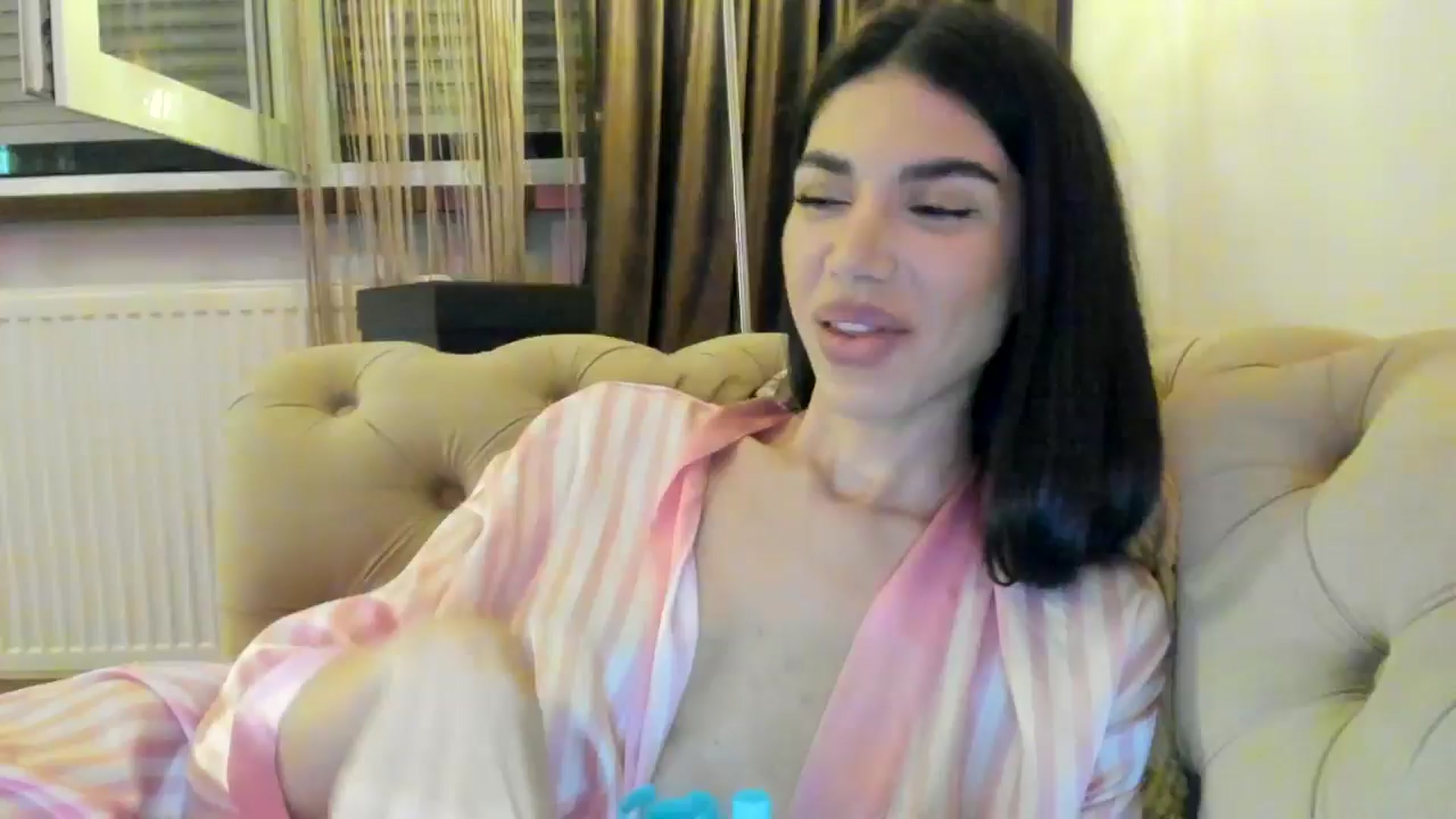 Gallery image thumbnail from SashaLopez's myfreecams stream on, 07/29/2024, 21:40 image 1 of 20